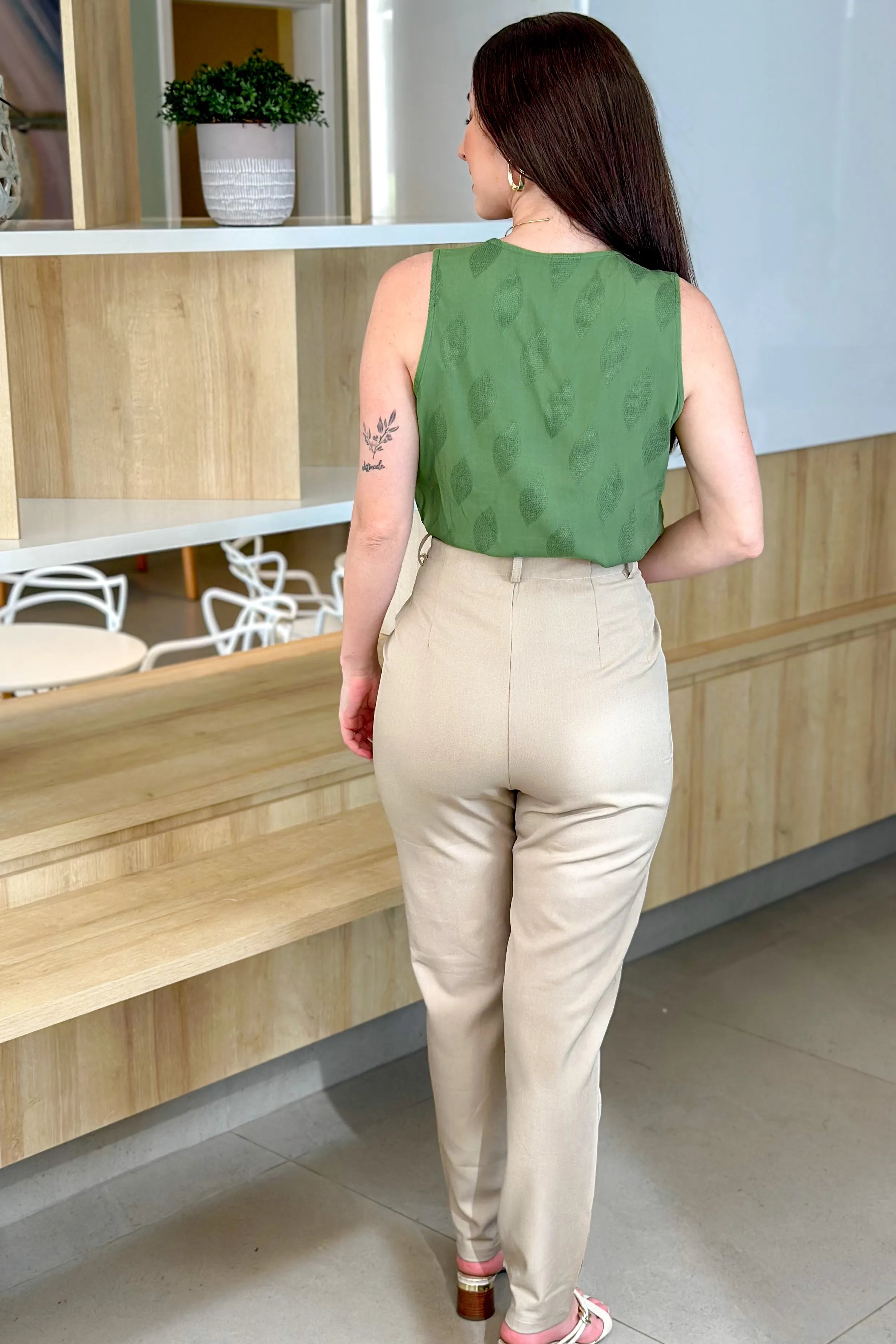 Regata Em Viscose Detalhe Colo Emma Verde