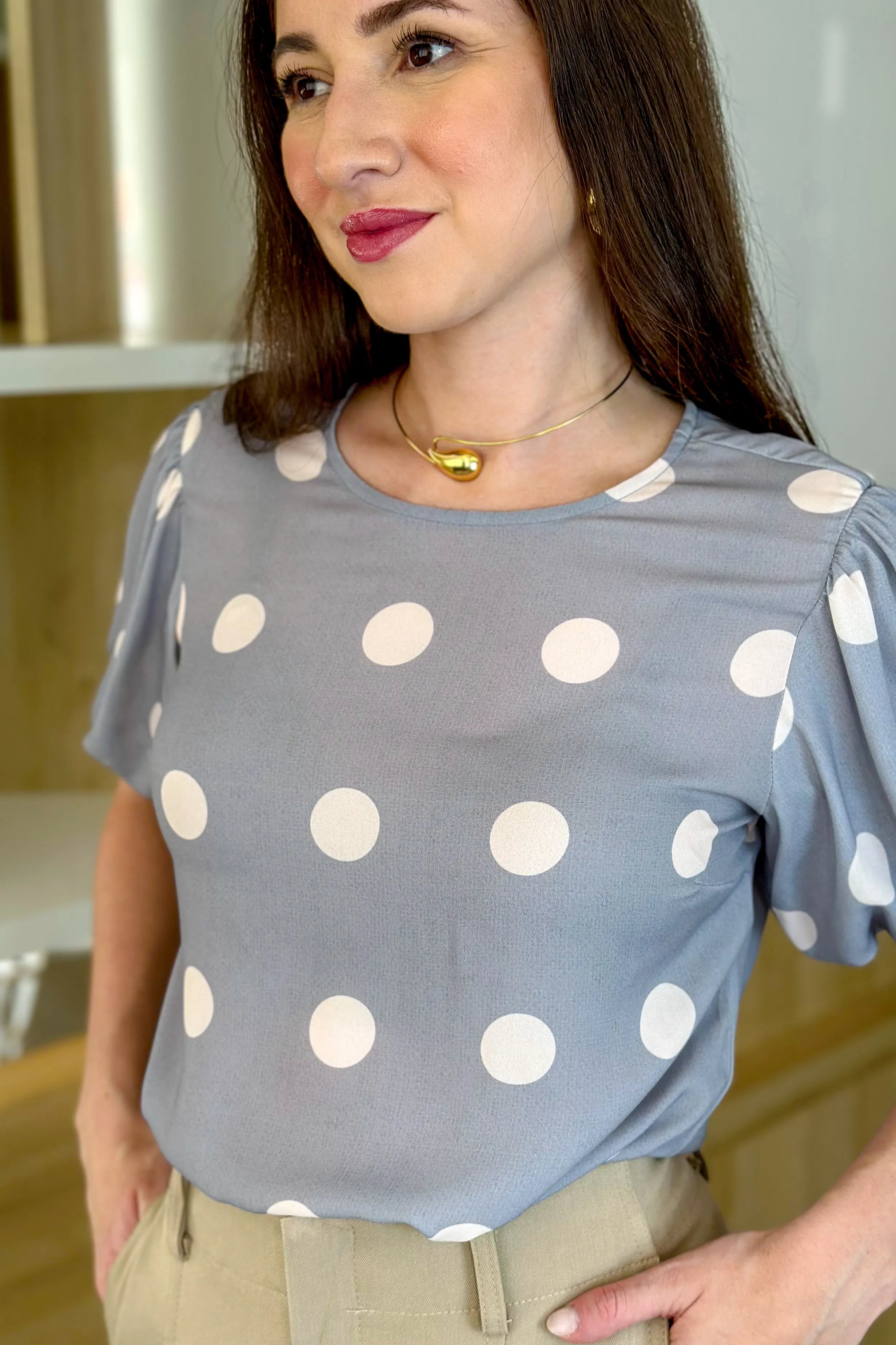 Blusa Manga Curta Em Crepe Manga Bufante Valentina Poá Cinza