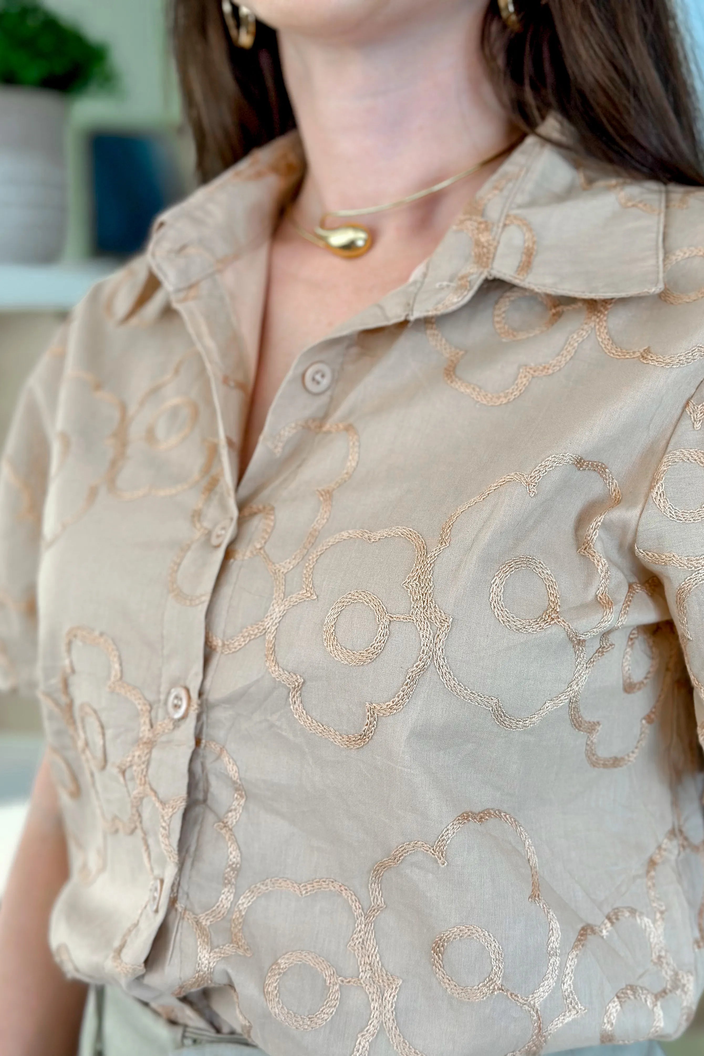 Camisa Manga Curta Detalhe Bordado Ângela Bege