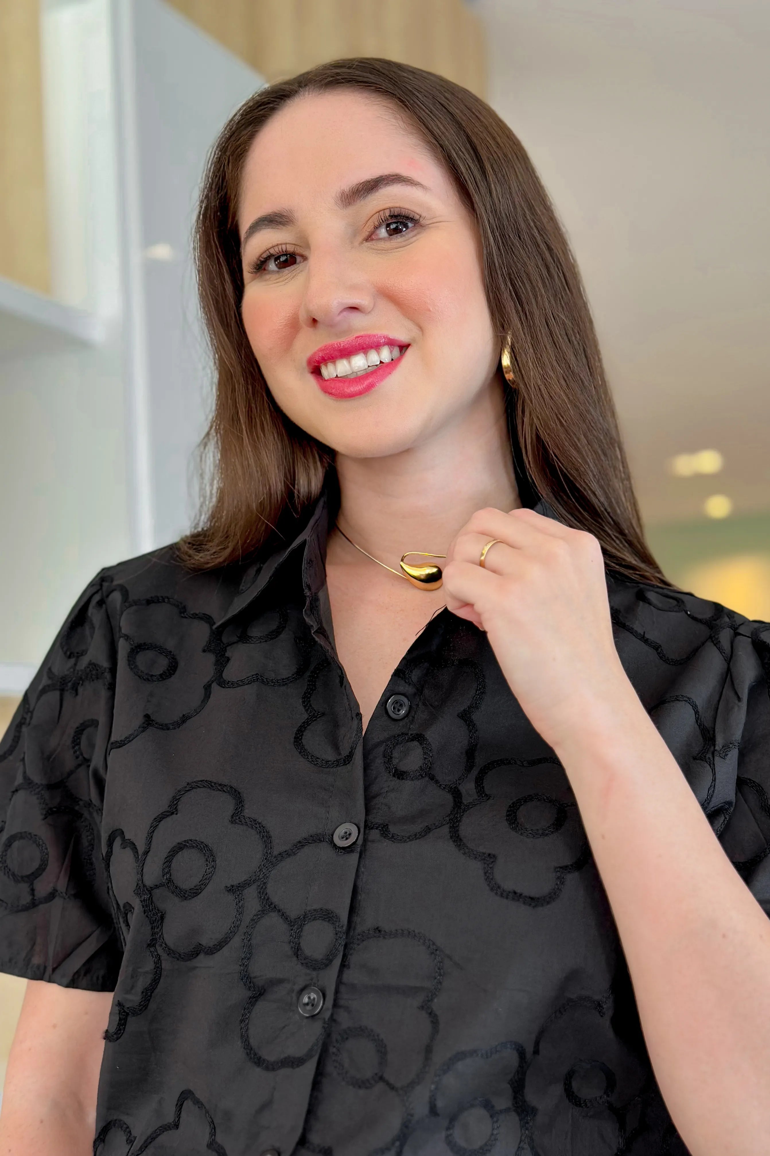 Camisa Manga Curta Detalhe Bordado Ângela Preta