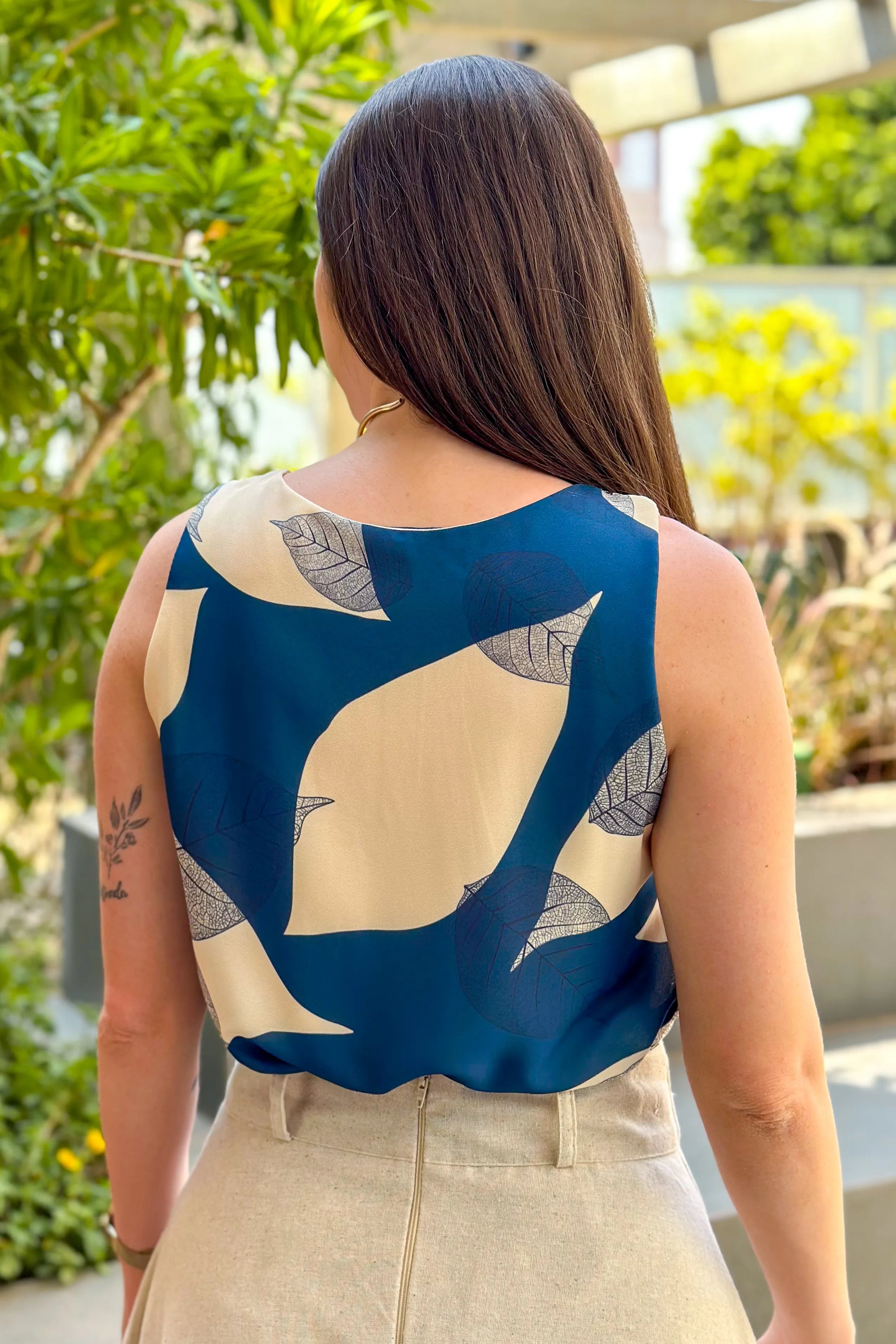 Blusa Regata Detalhe Pregas Colo Gabriele Estampada Azul