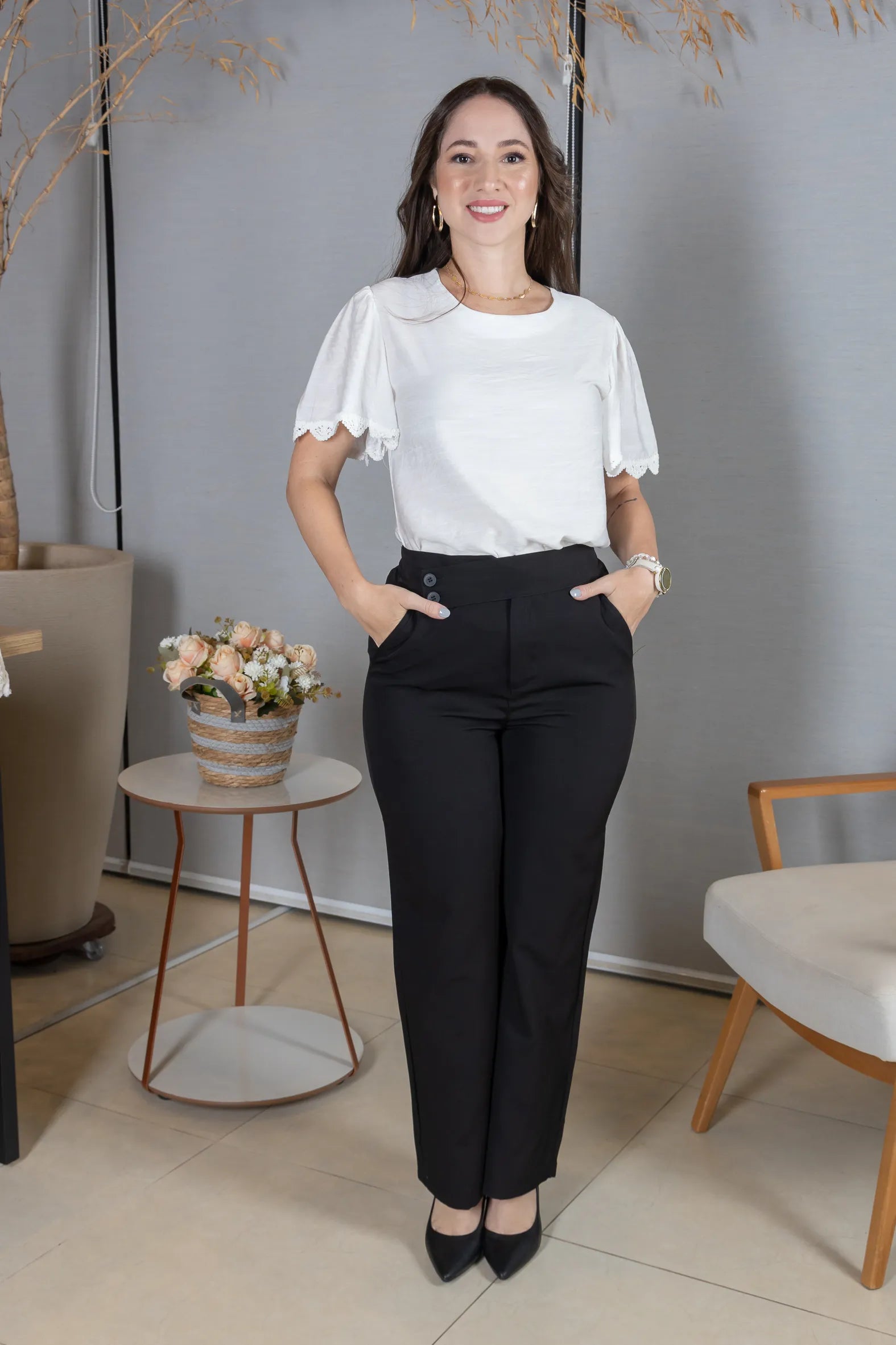 Blusa Manga Curta com Detalhes Bordados em Visco Soft Wanda Branca