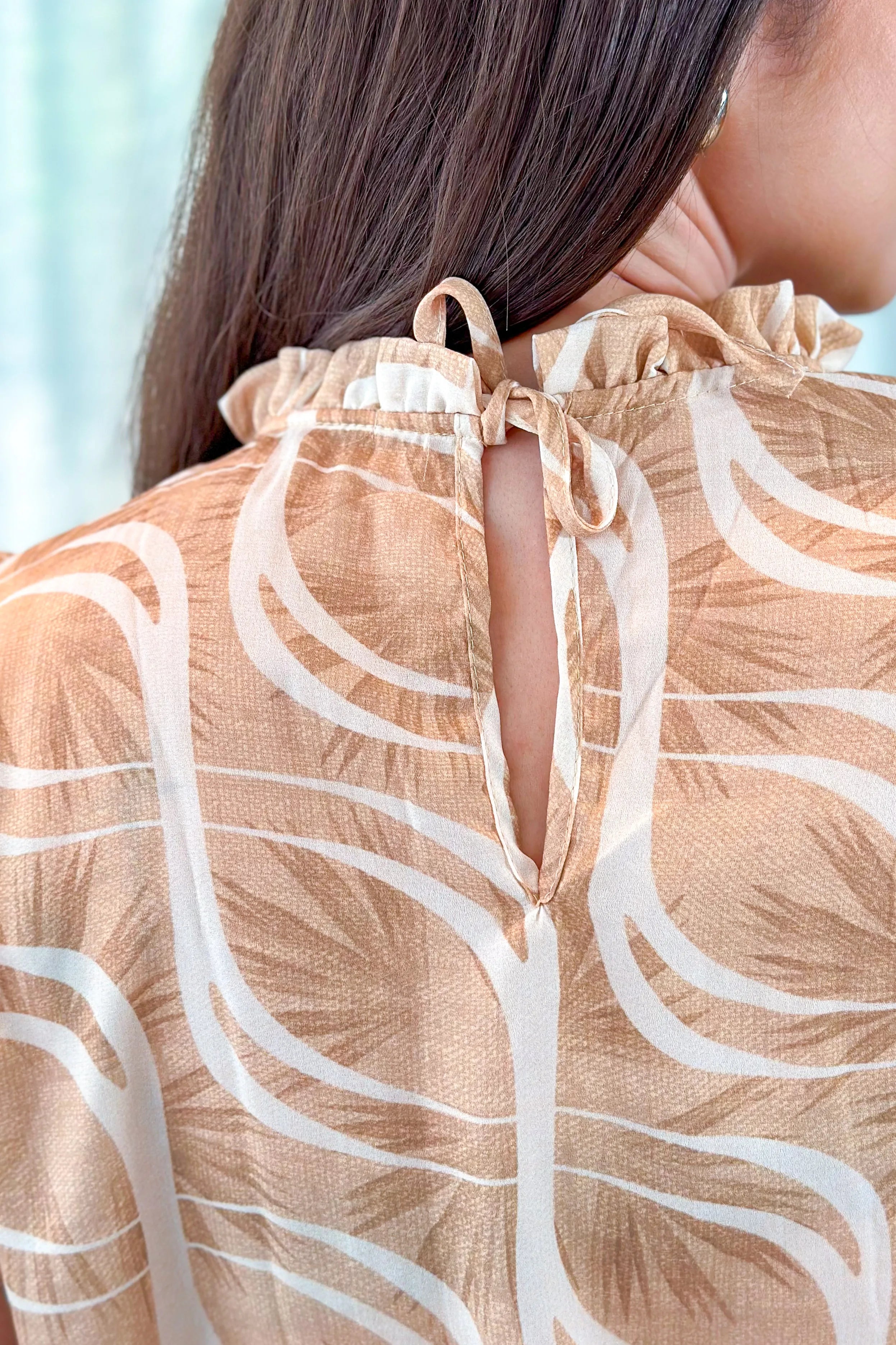 Blusa Manga Curta Detalhe Babados Flávia Estampada Bege