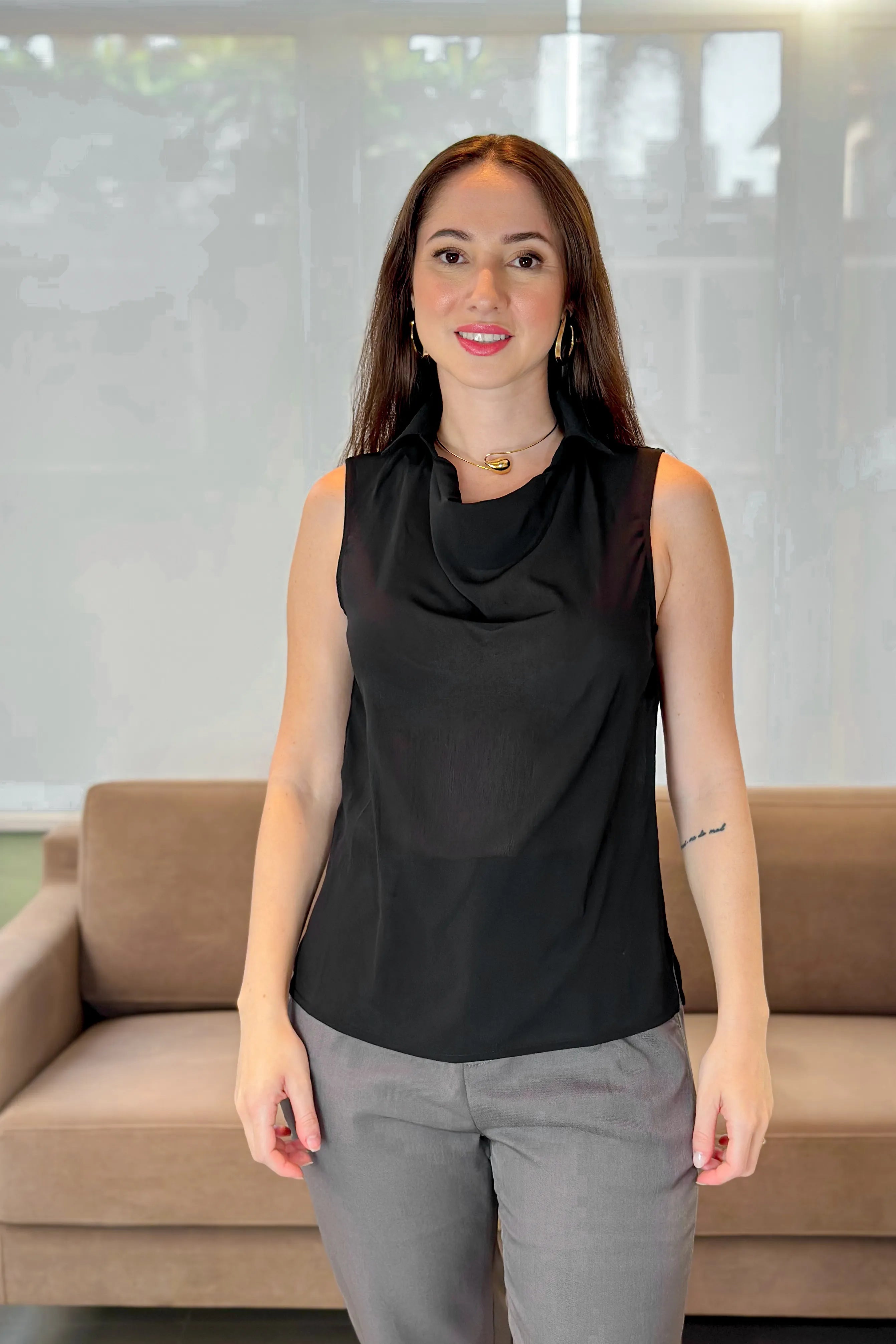 Regata Em Chiffon Detalhe Gola Lidia Preta