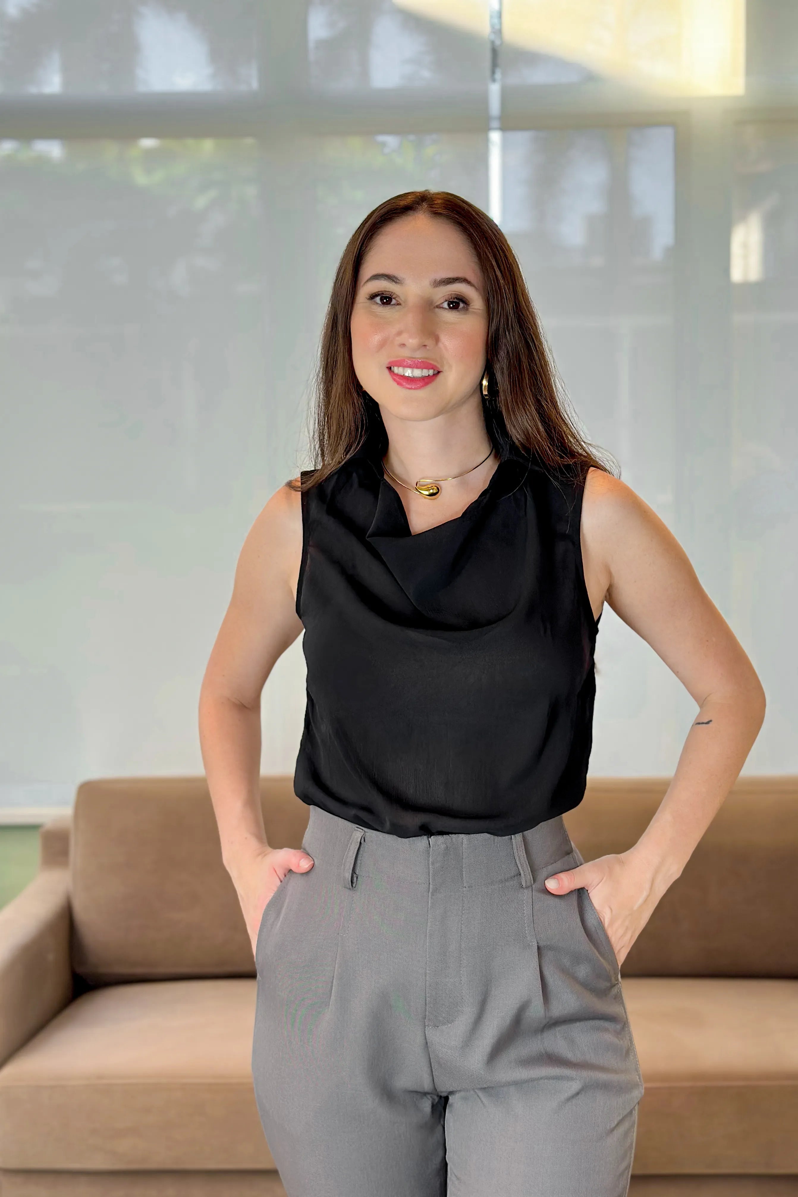 Regata Em Chiffon Detalhe Gola Lidia Preta