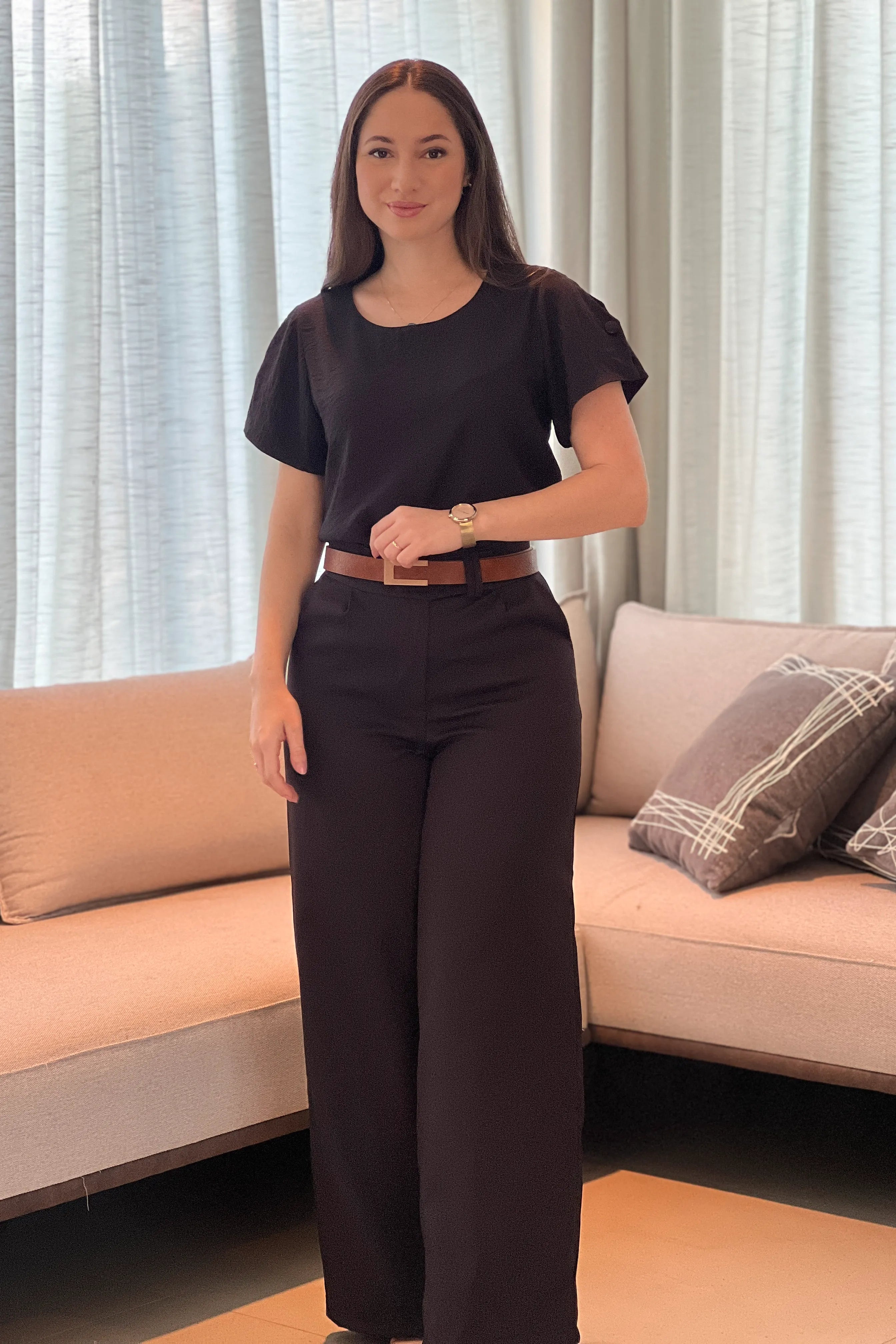 Conjunto: Blusa Manga Curta Detalhe Botão Laís Preta + Calça Pantalona Alfaiataria Mariane Preta