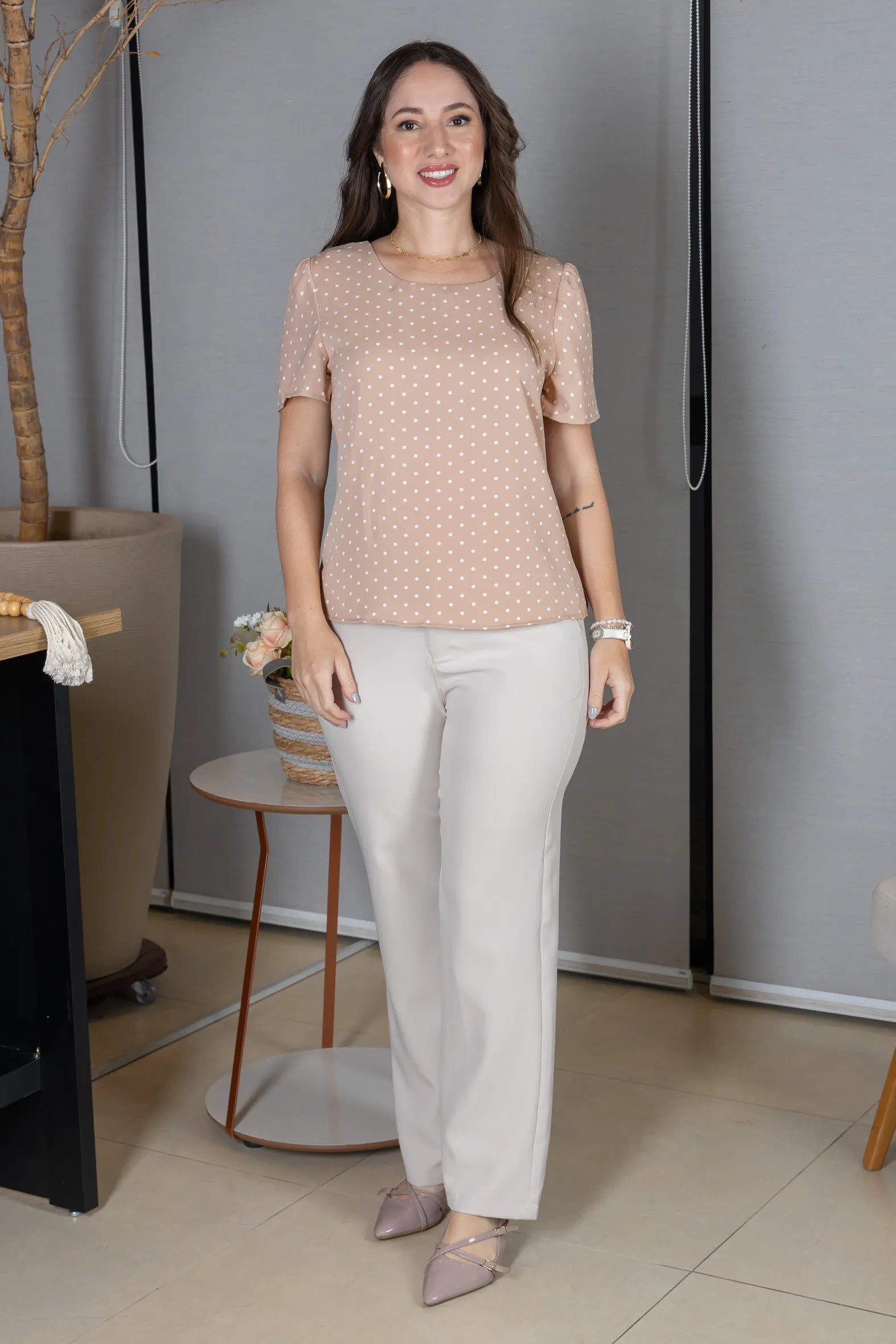 Blusa Manga Curta em Crepe Classic com Estampa Poá Ester Rosê