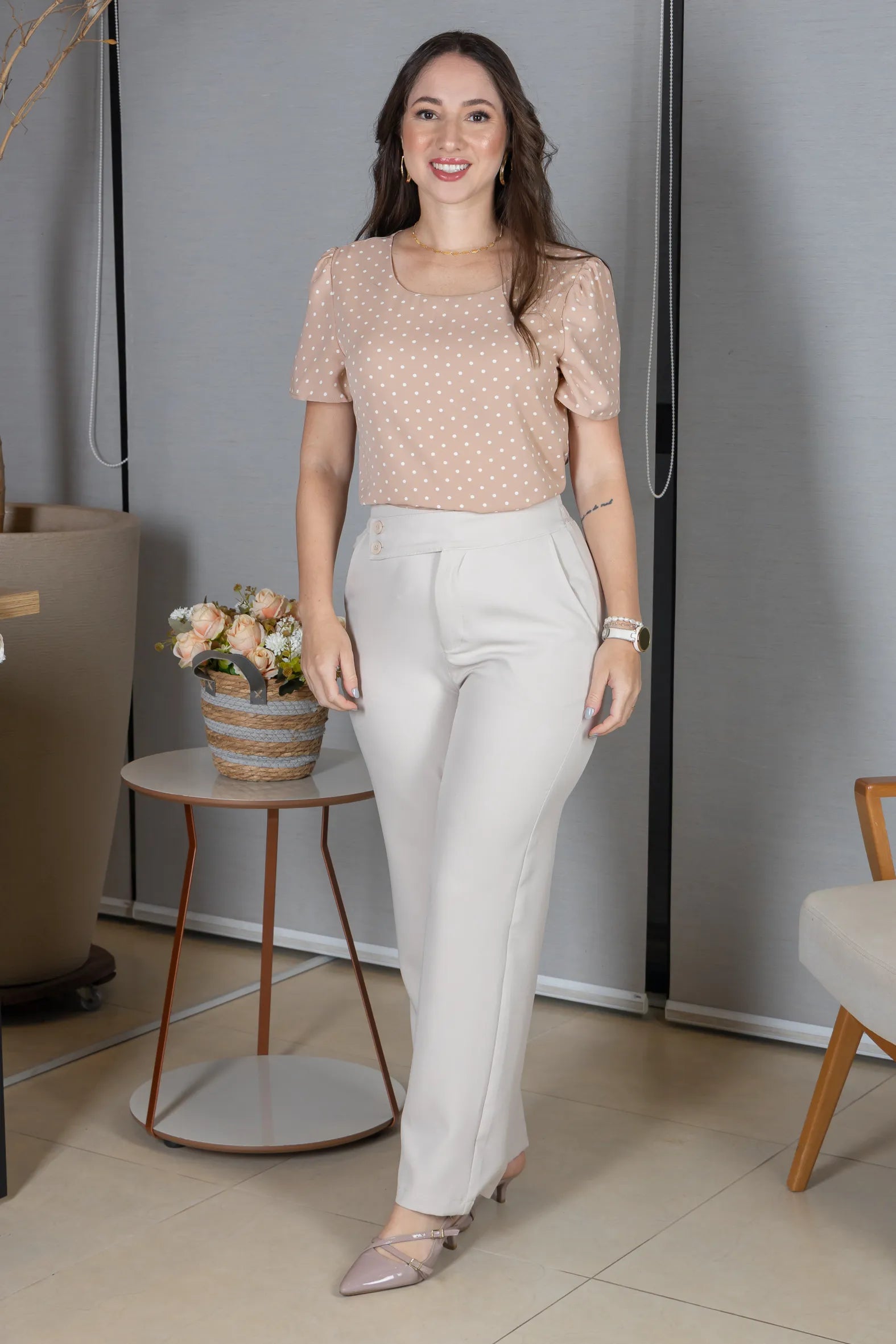 Blusa Manga Curta em Crepe Classic com Estampa Poá Ester Rosê