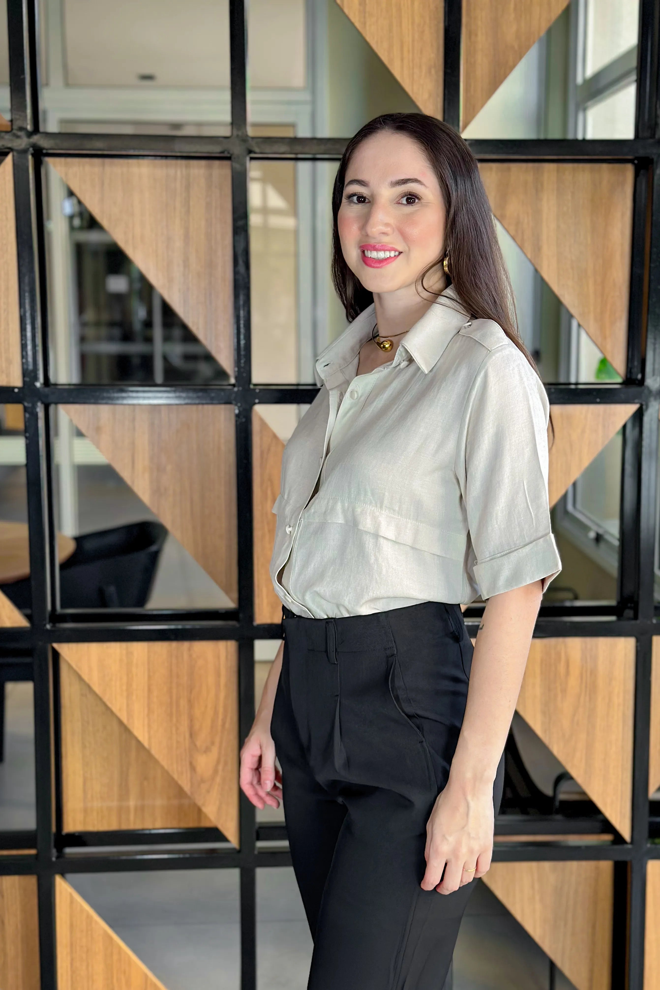 Camisa Manga Curta Visco Soft Detalhe Ombro Elis Creme