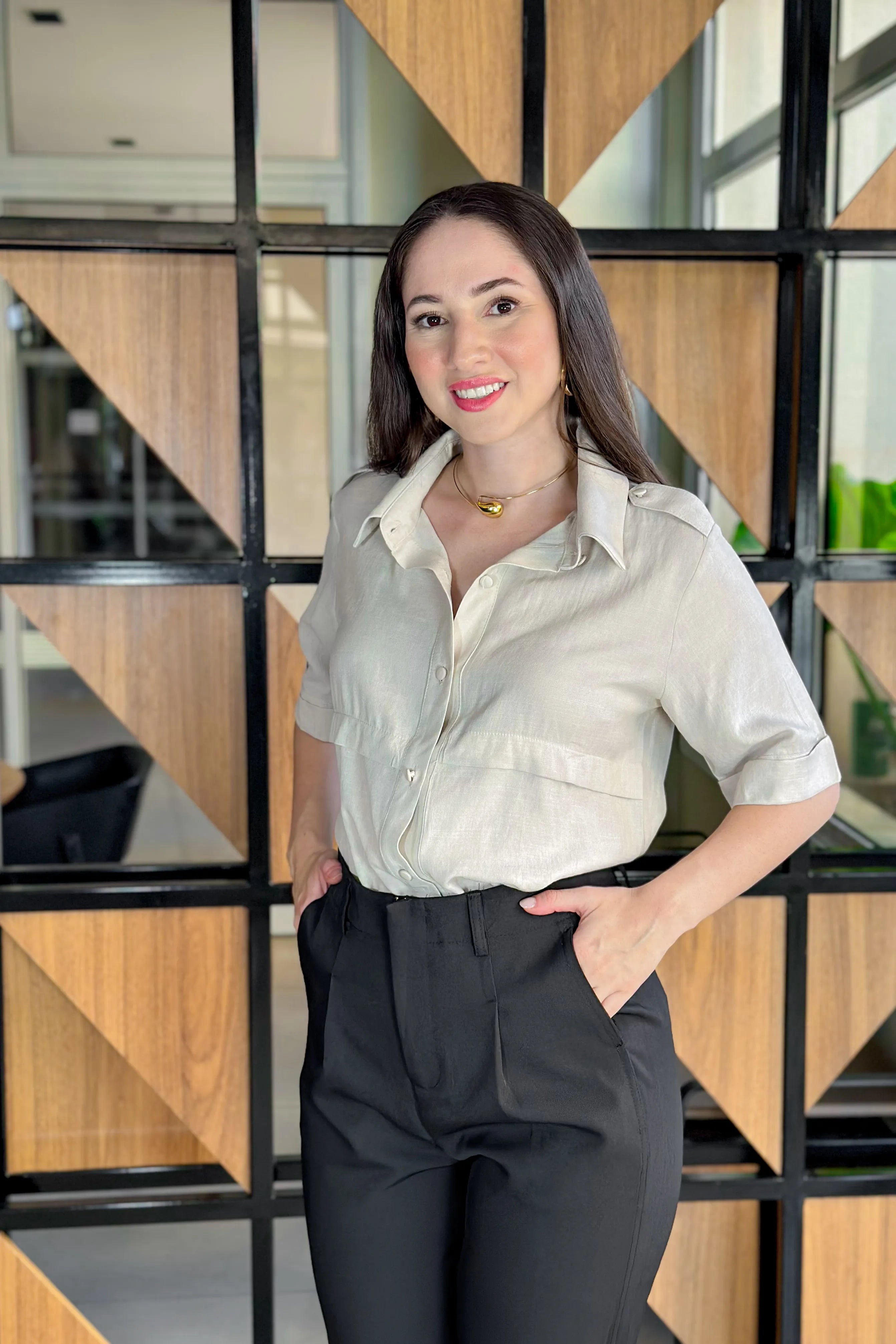 Camisa Manga Curta Visco Soft Detalhe Ombro Elis Creme