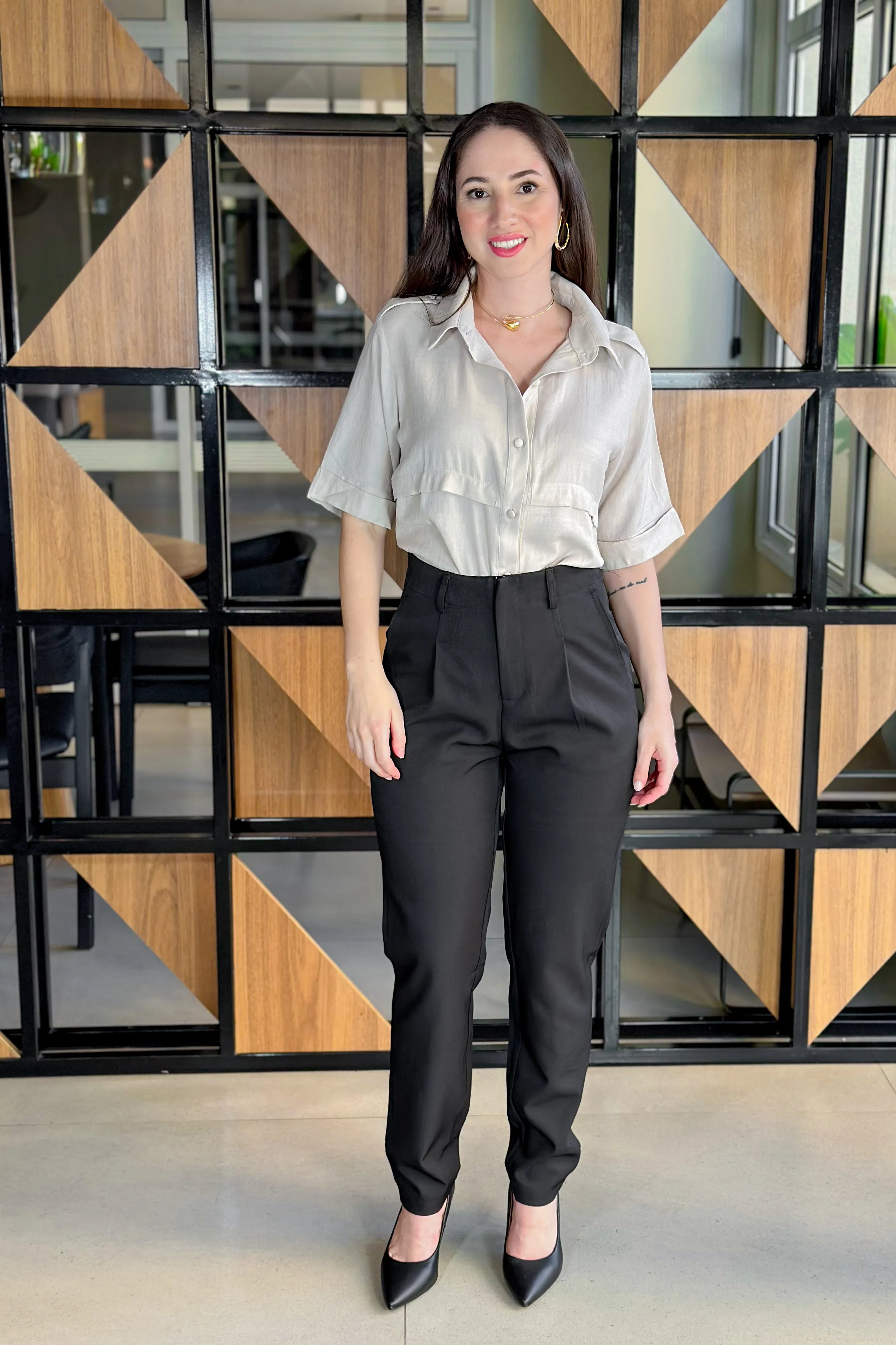 Camisa Manga Curta Visco Soft Detalhe Ombro Elis Creme