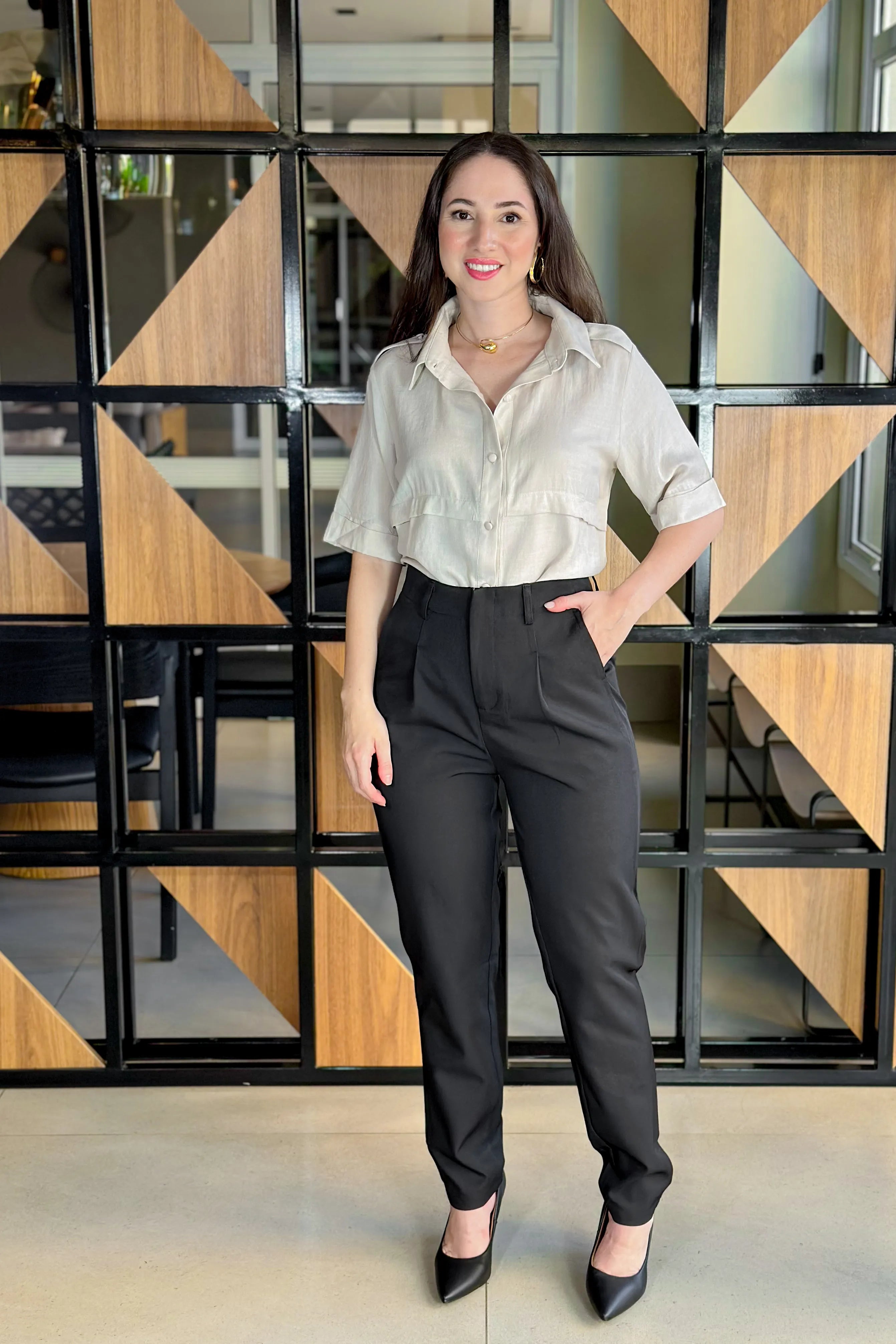 Camisa Manga Curta Visco Soft Detalhe Ombro Elis Creme