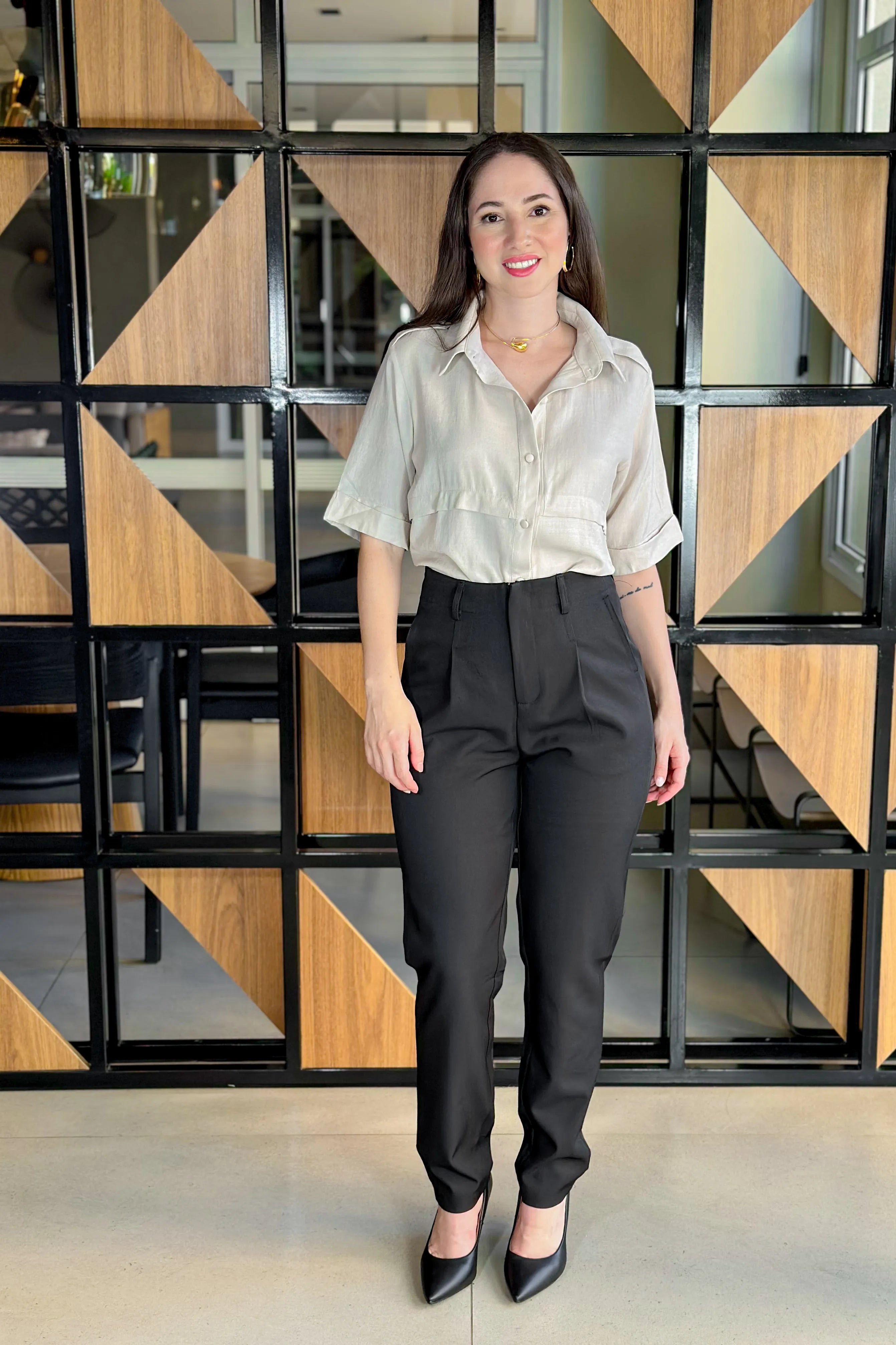 Camisa Manga Curta Visco Soft Detalhe Ombro Elis Creme