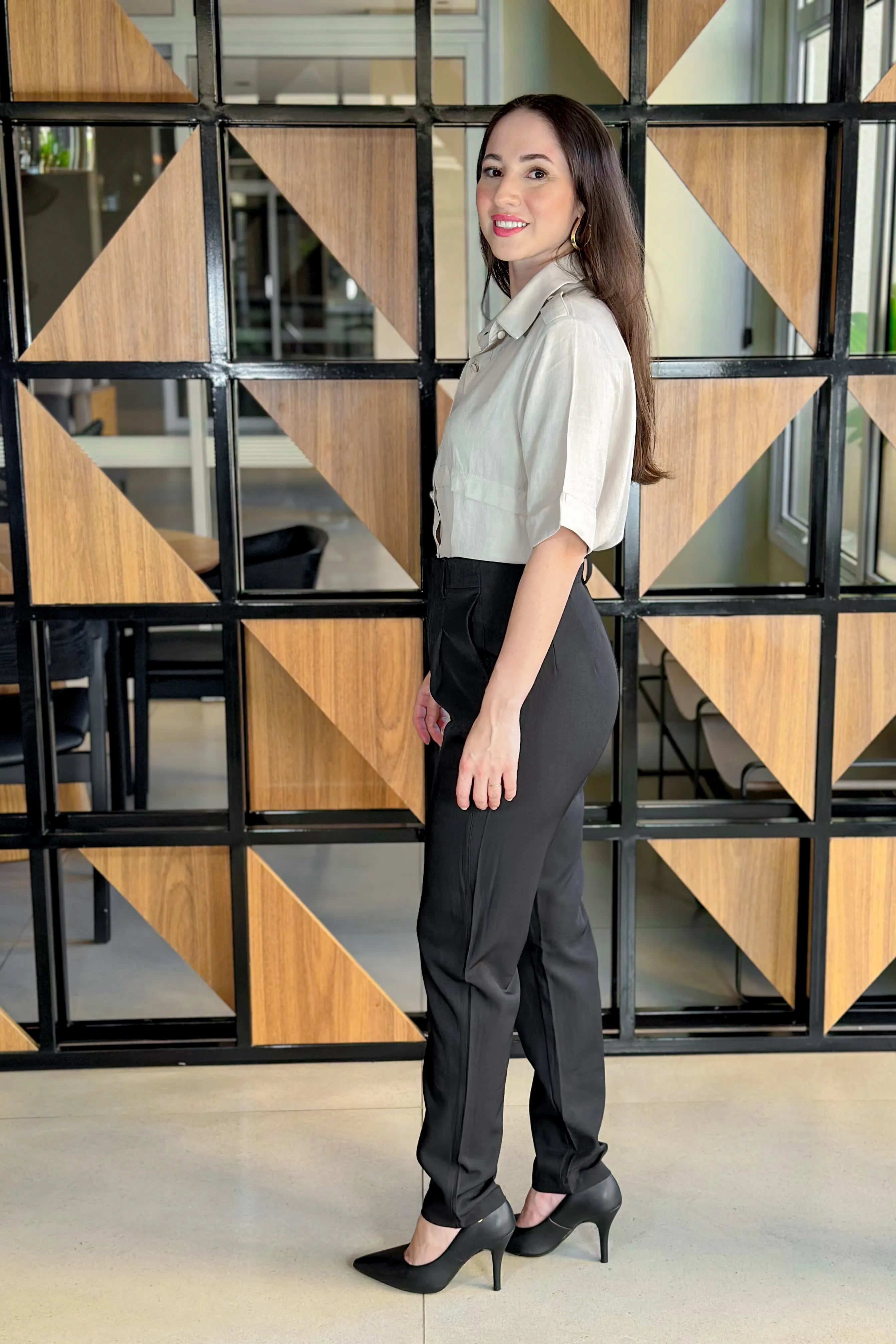 Camisa Manga Curta Visco Soft Detalhe Ombro Elis Creme