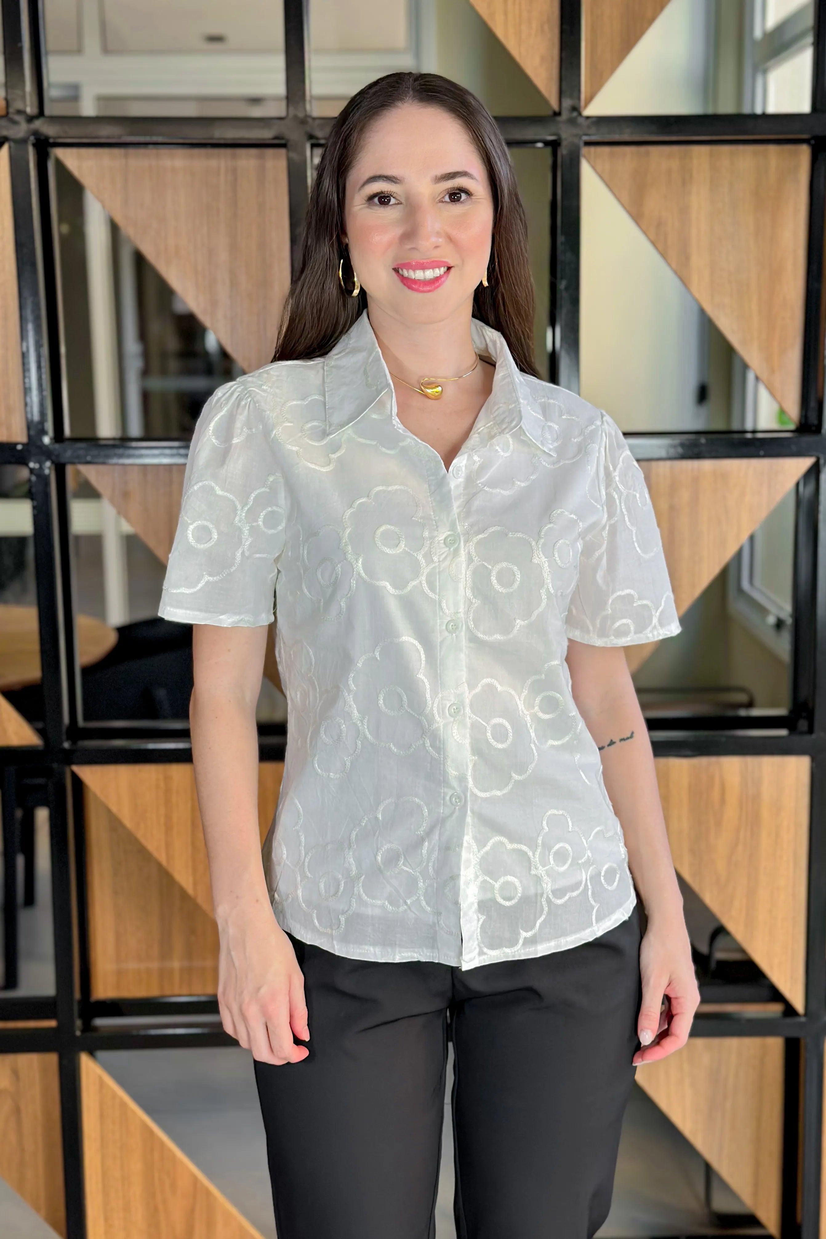 Camisa Manga Curta Detalhe Bordado Ângela Branca