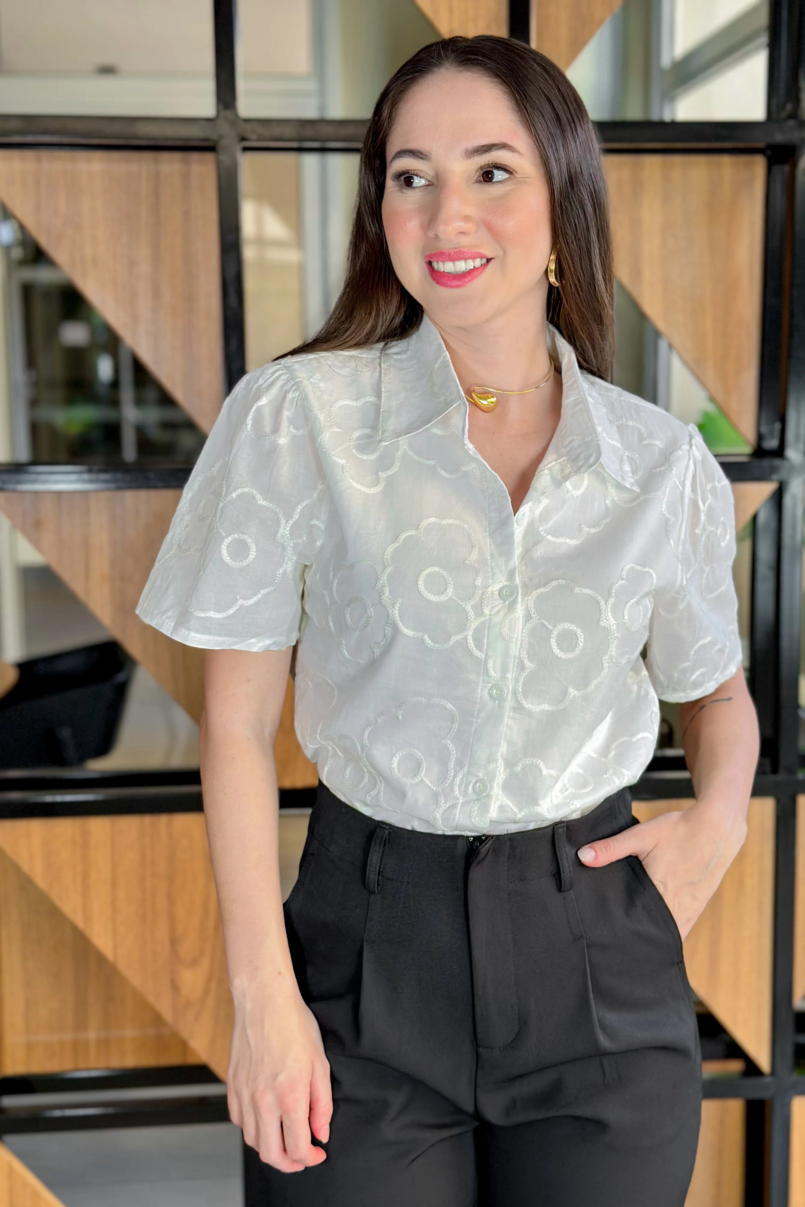 Camisa Manga Curta Detalhe Bordado Ângela Branca