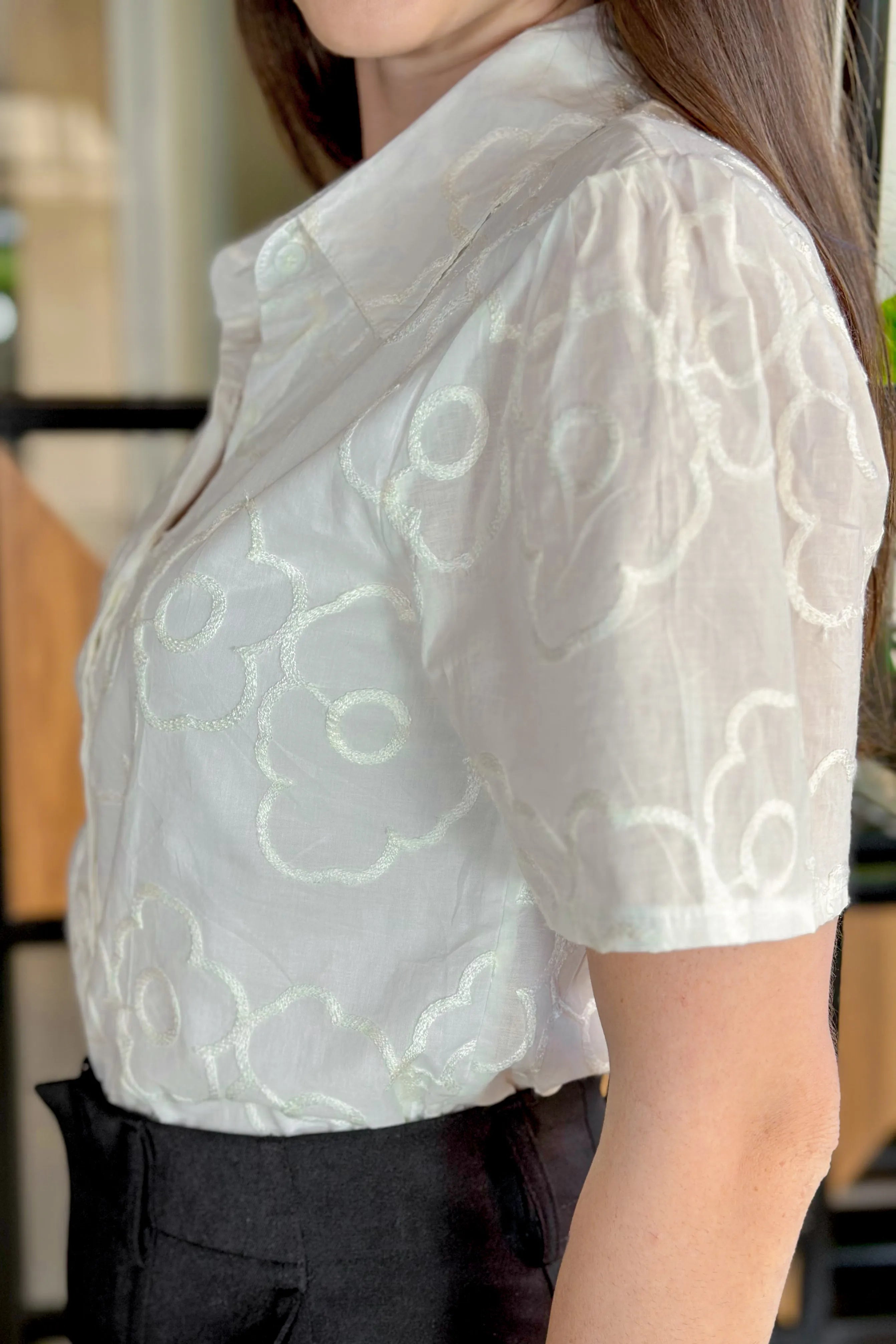 Camisa Manga Curta Detalhe Bordado Ângela Branca