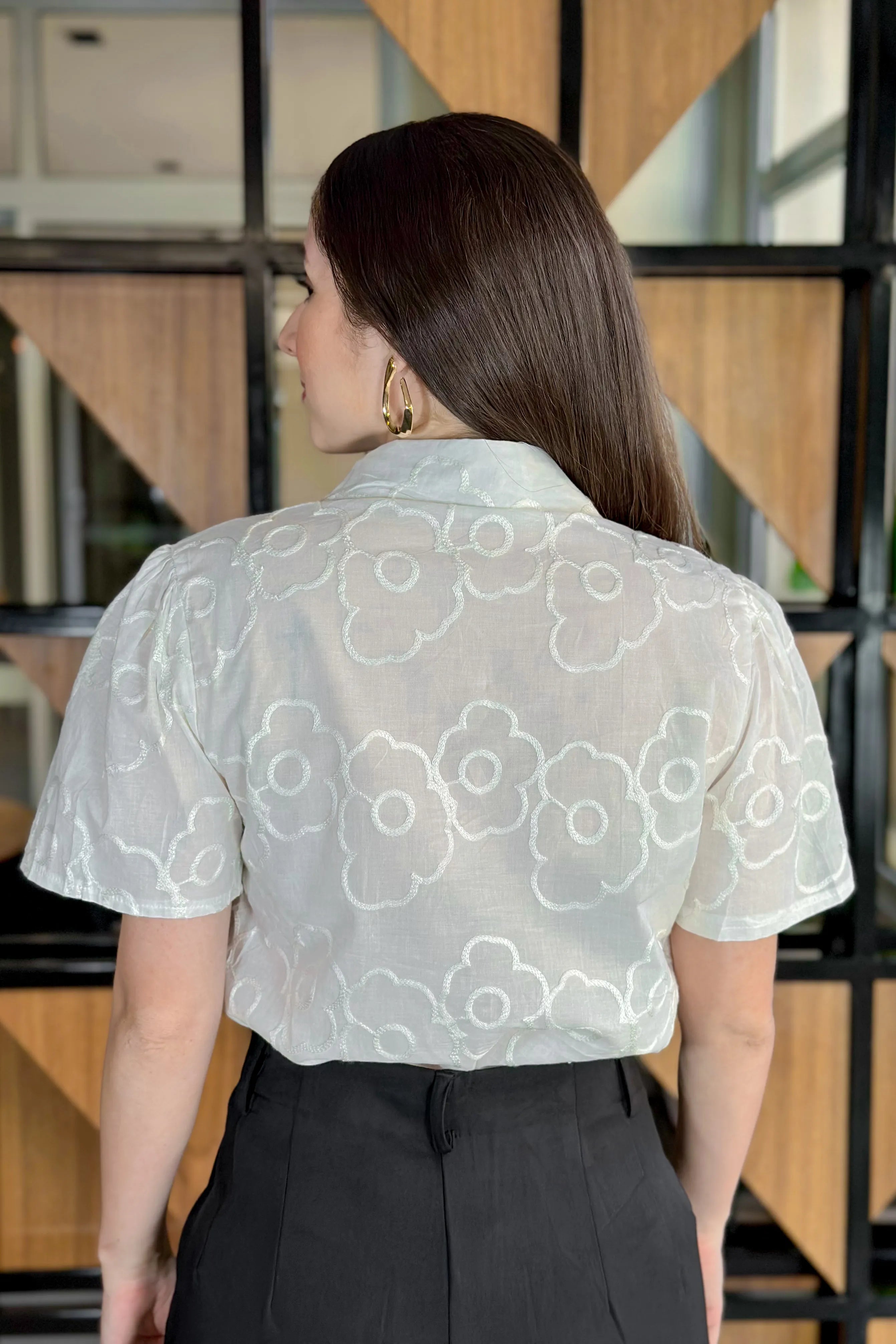 Camisa Manga Curta Detalhe Bordado Ângela Branca