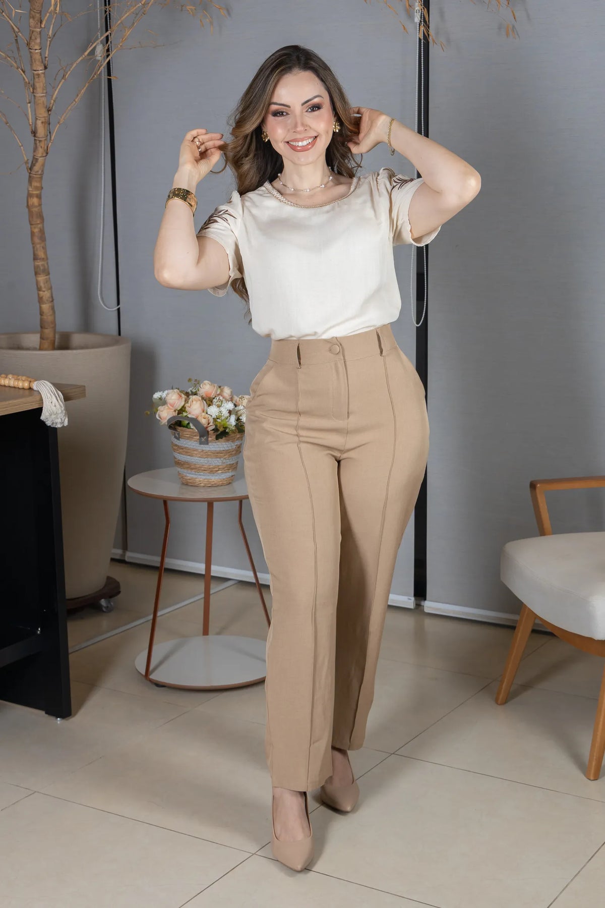 Blusa Manga Curta em Visco-Linho com Detalhes Bordados Flora Creme