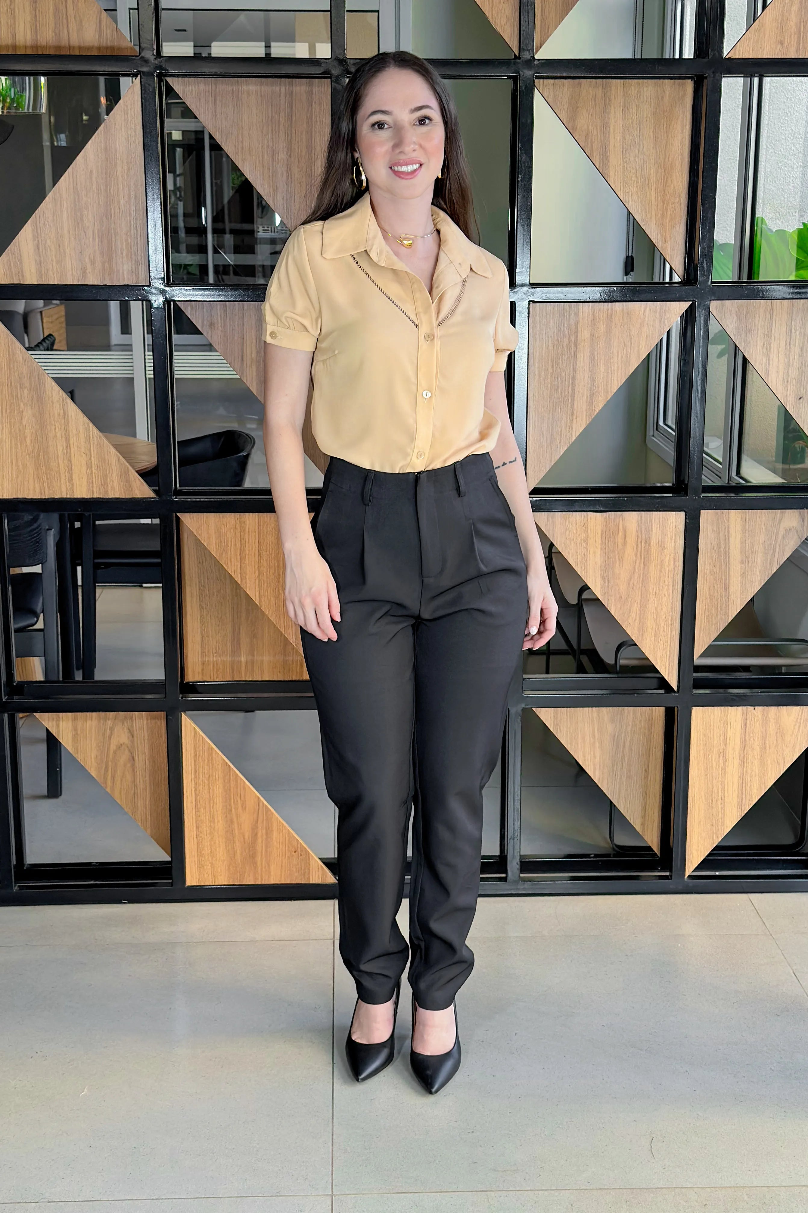 Camisa Em Crepe Detalhe Frente Suzana Bege