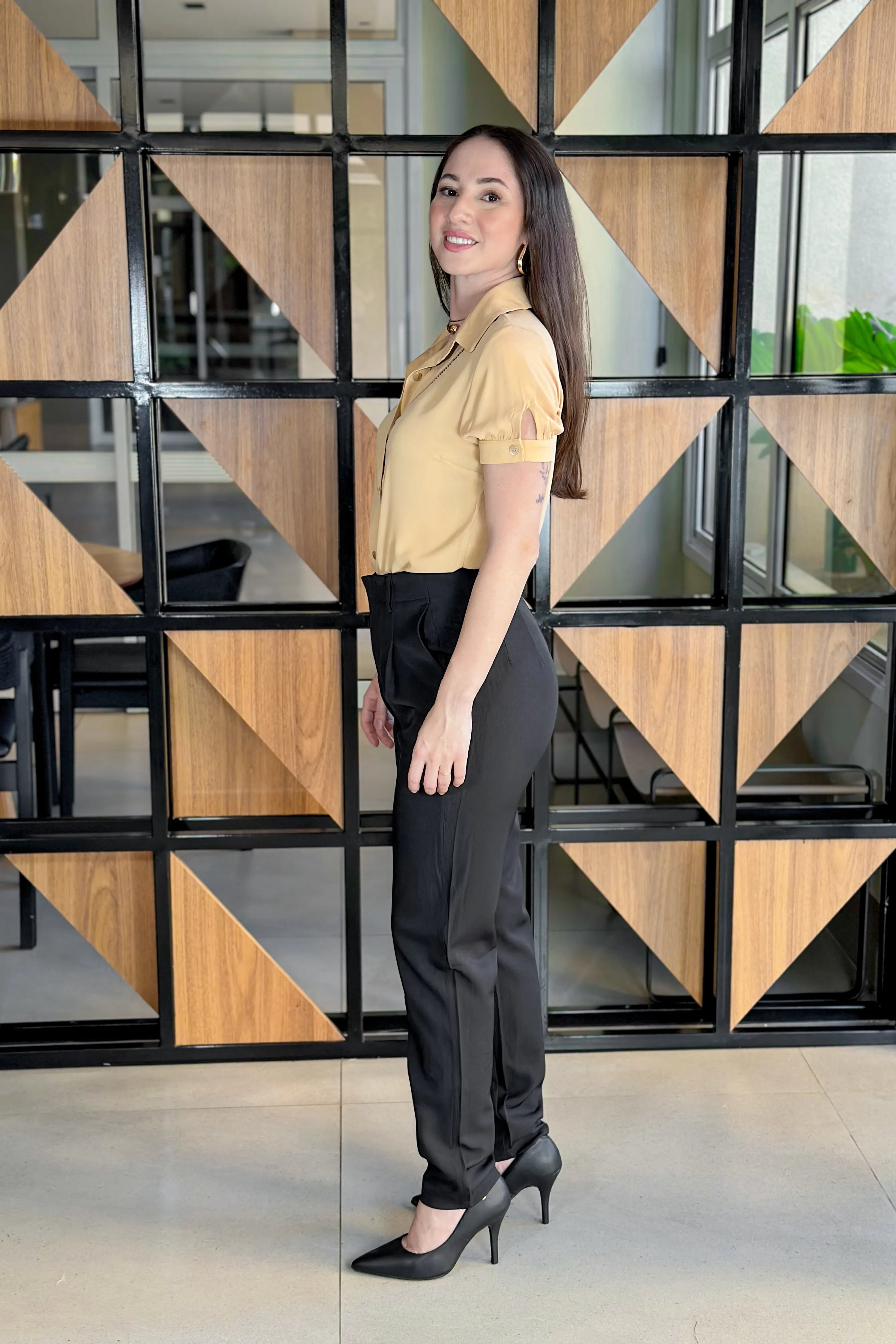 Camisa Em Crepe Detalhe Frente Suzana Bege