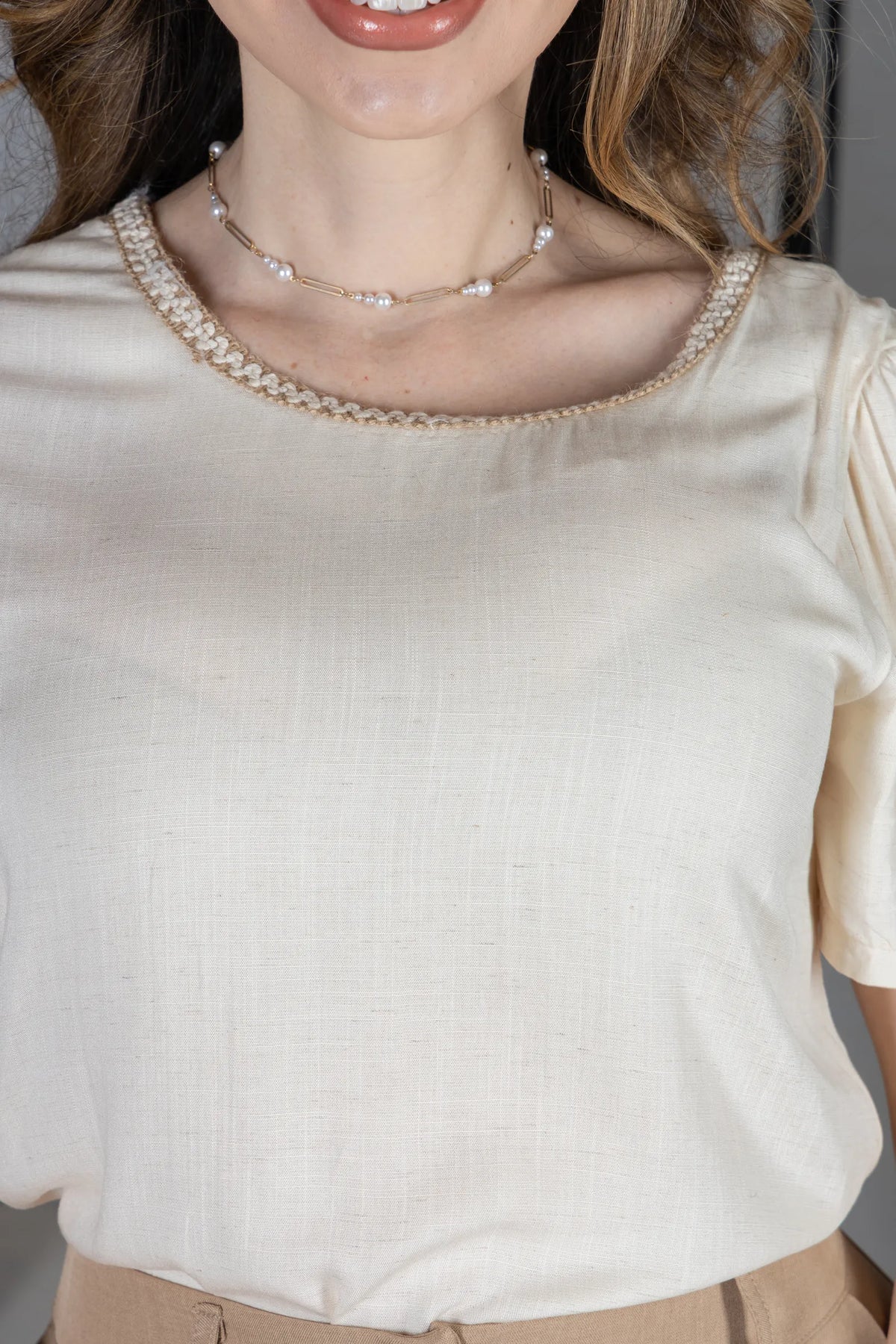 Blusa Manga Curta em Visco-Linho com Detalhes Bordados Flora Creme
