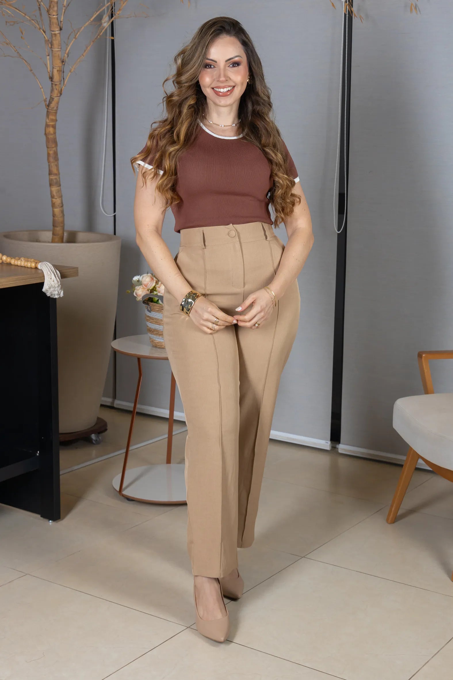 Blusa Manga Curta em Modal com Acabamento Contrastante Madeleine Marrom