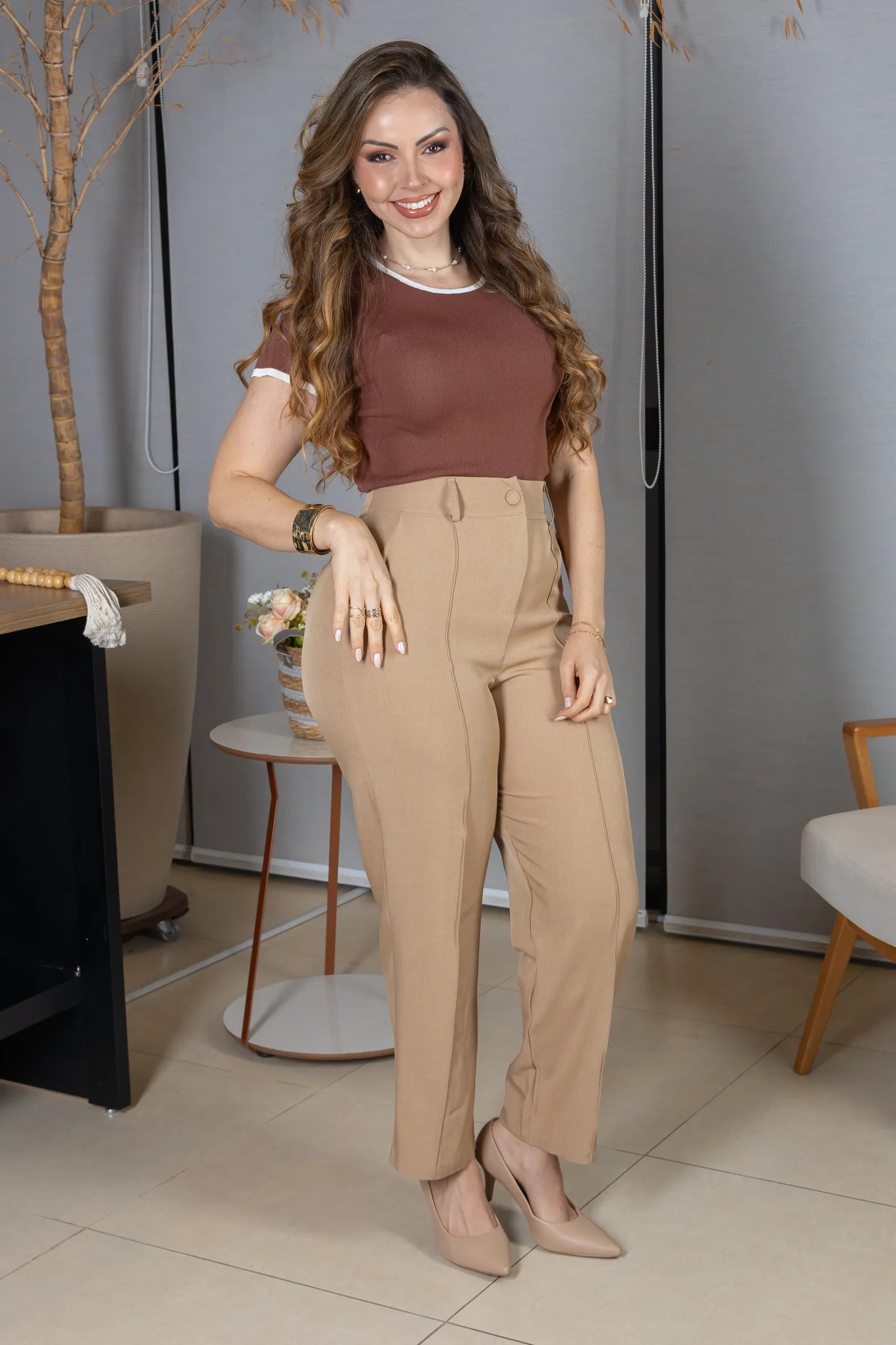 Blusa Manga Curta em Modal com Acabamento Contrastante Madeleine Marrom