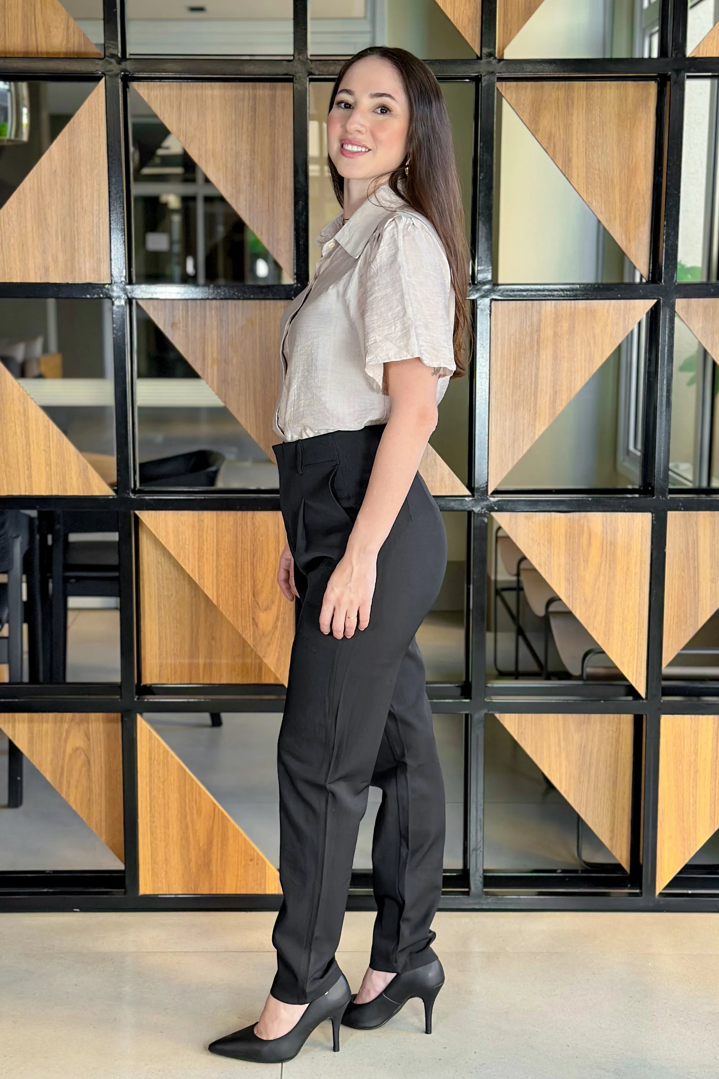 Camisa Manga Curta Visco Acetinado Silvia Bege