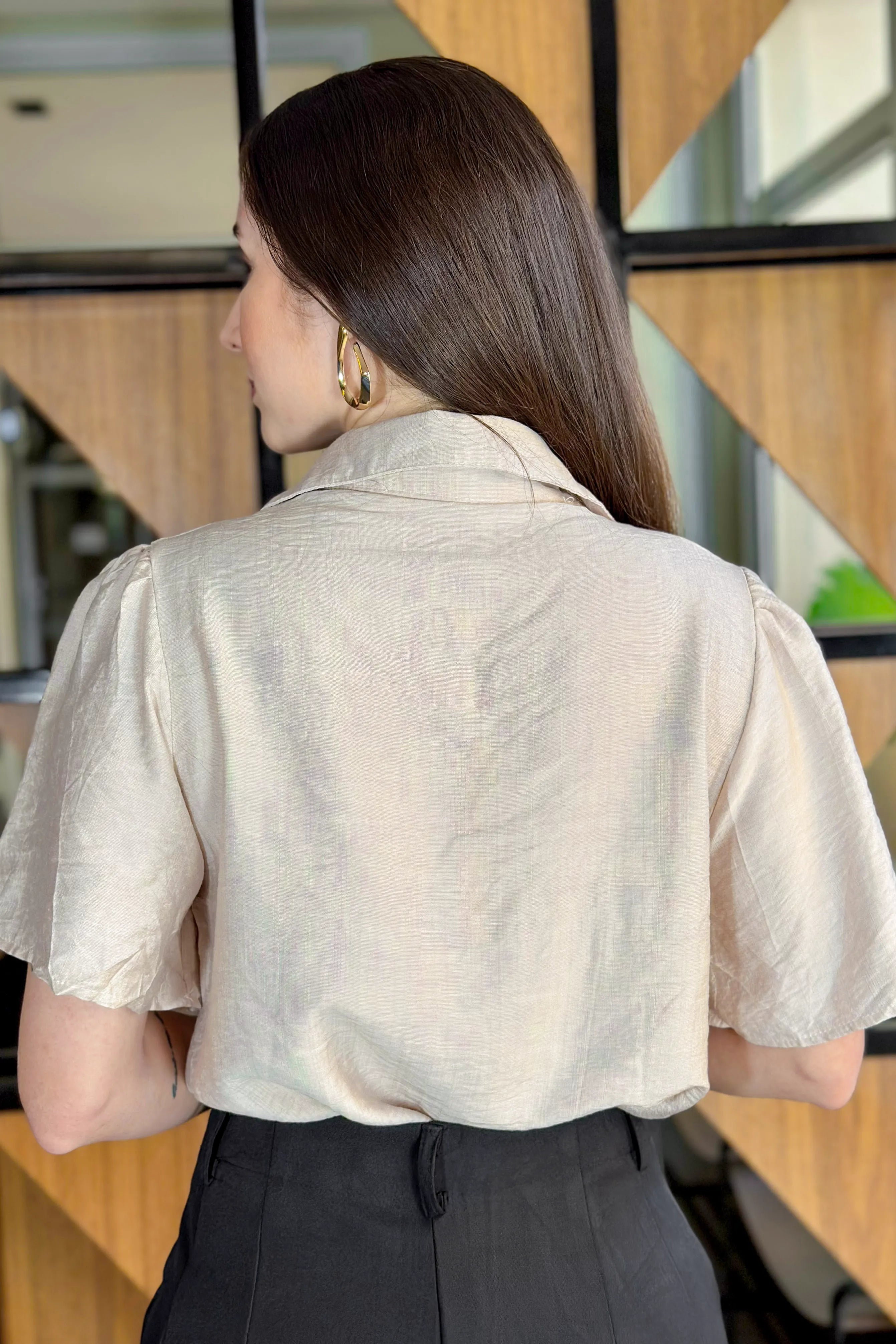 Camisa Manga Curta Visco Acetinado Silvia Bege