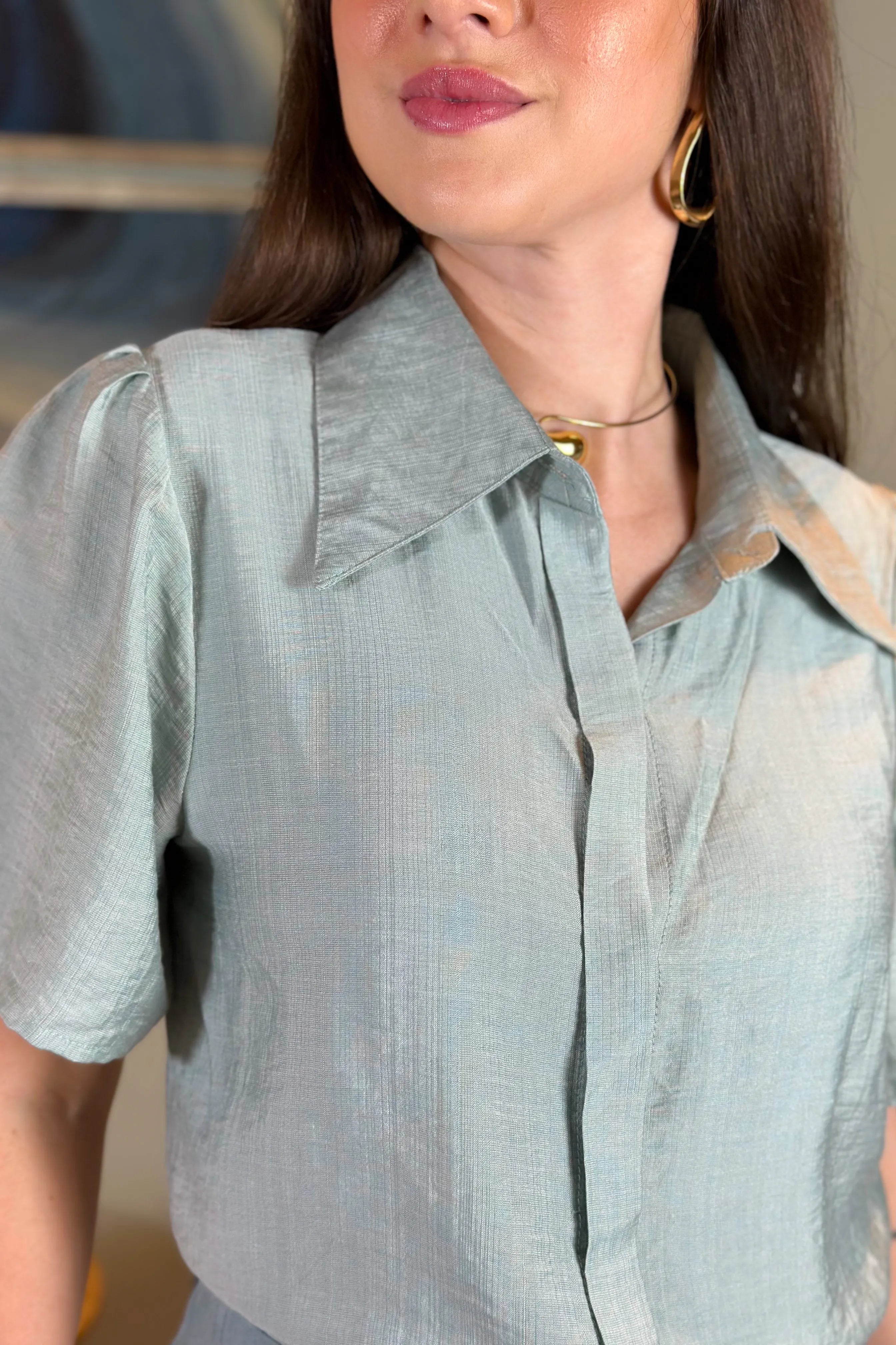 Camisa Manga Curta Visco Acetinado Silvia Azul Claro