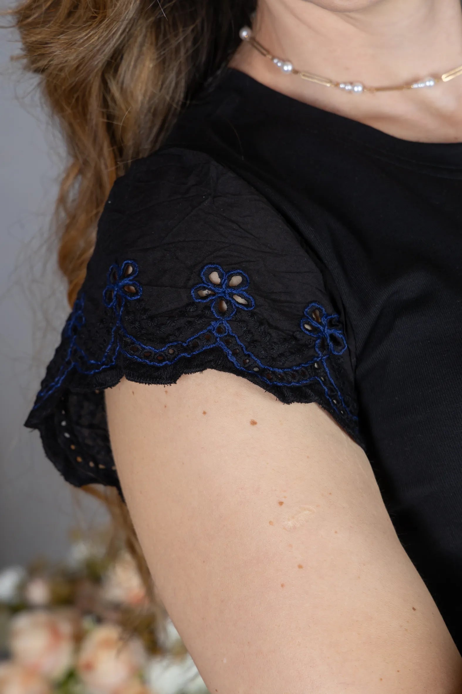 Blusa Manga Curta em Cotton Lycra com Detalhe Rendado Elise Preta