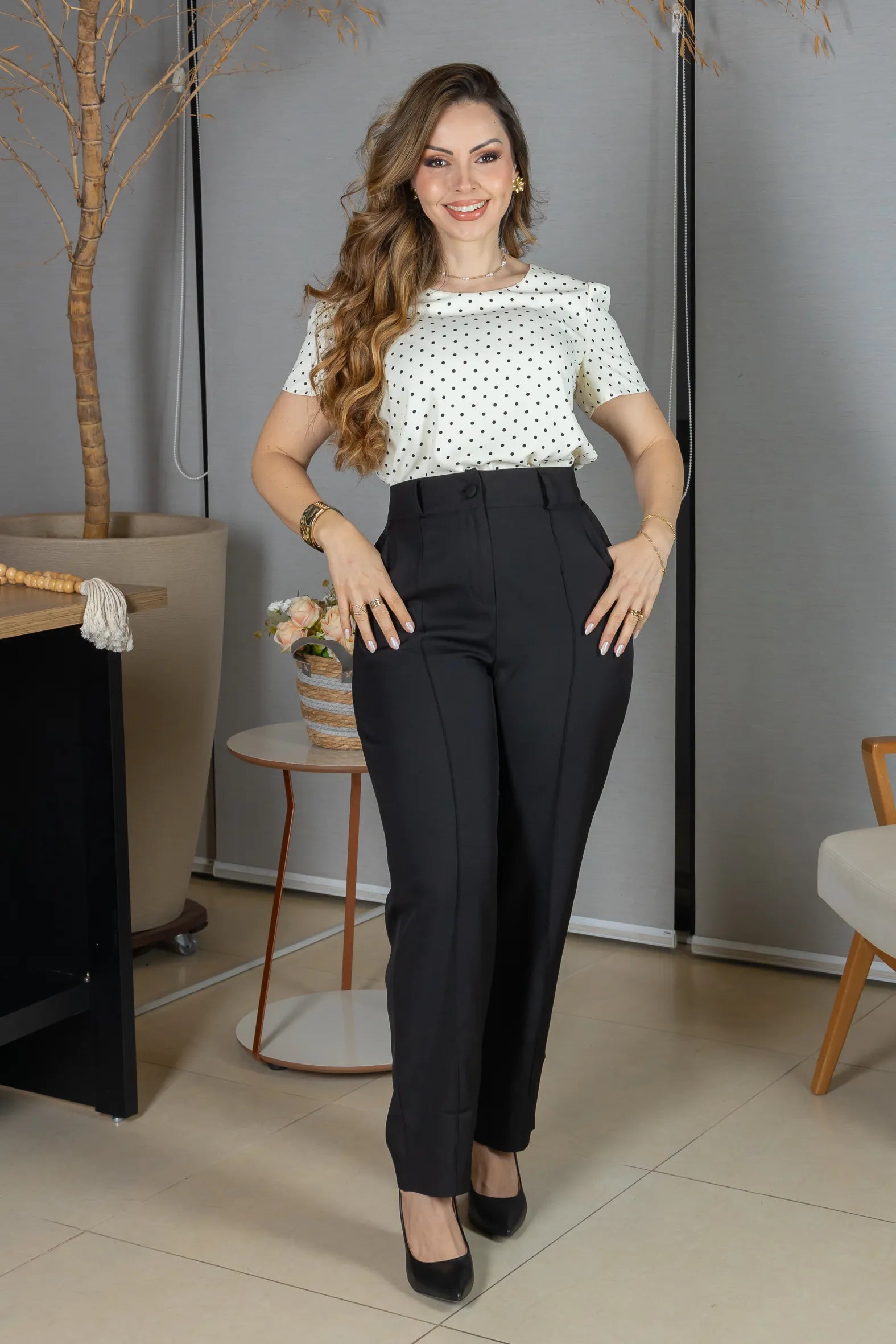 Blusa Manga Curta em Crepe Classic com Estampa Poá Ester Branca