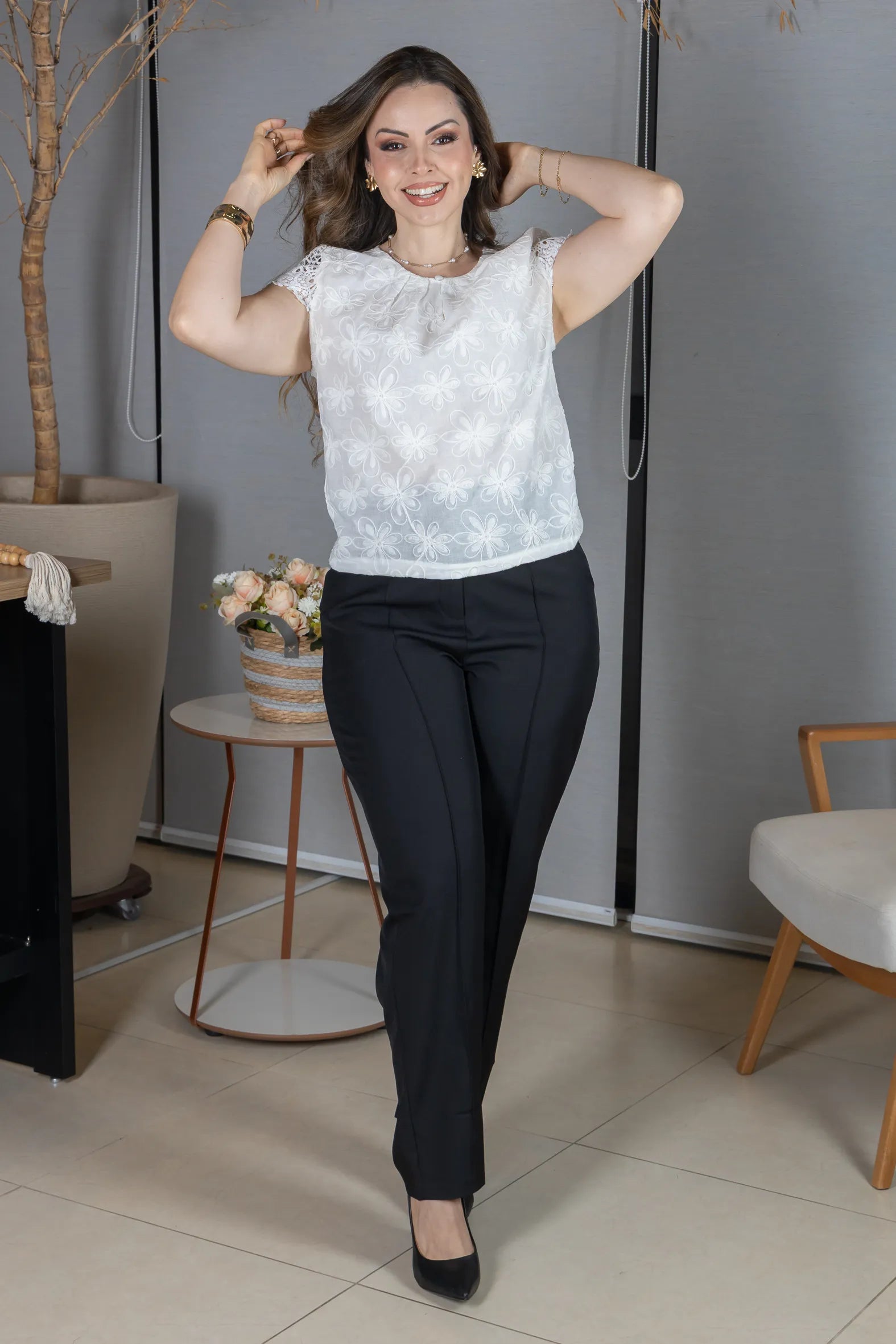 Blusa Manga Curta em Laise com Detalhe em Renda Manuela Branca