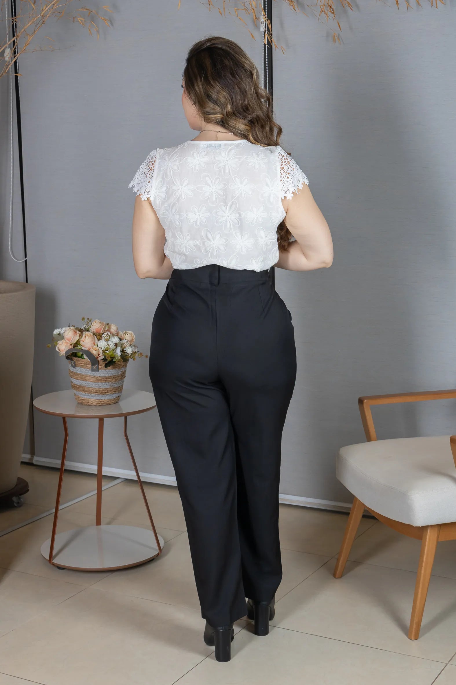 Blusa Manga Curta em Laise com Detalhe em Renda Manuela Branca