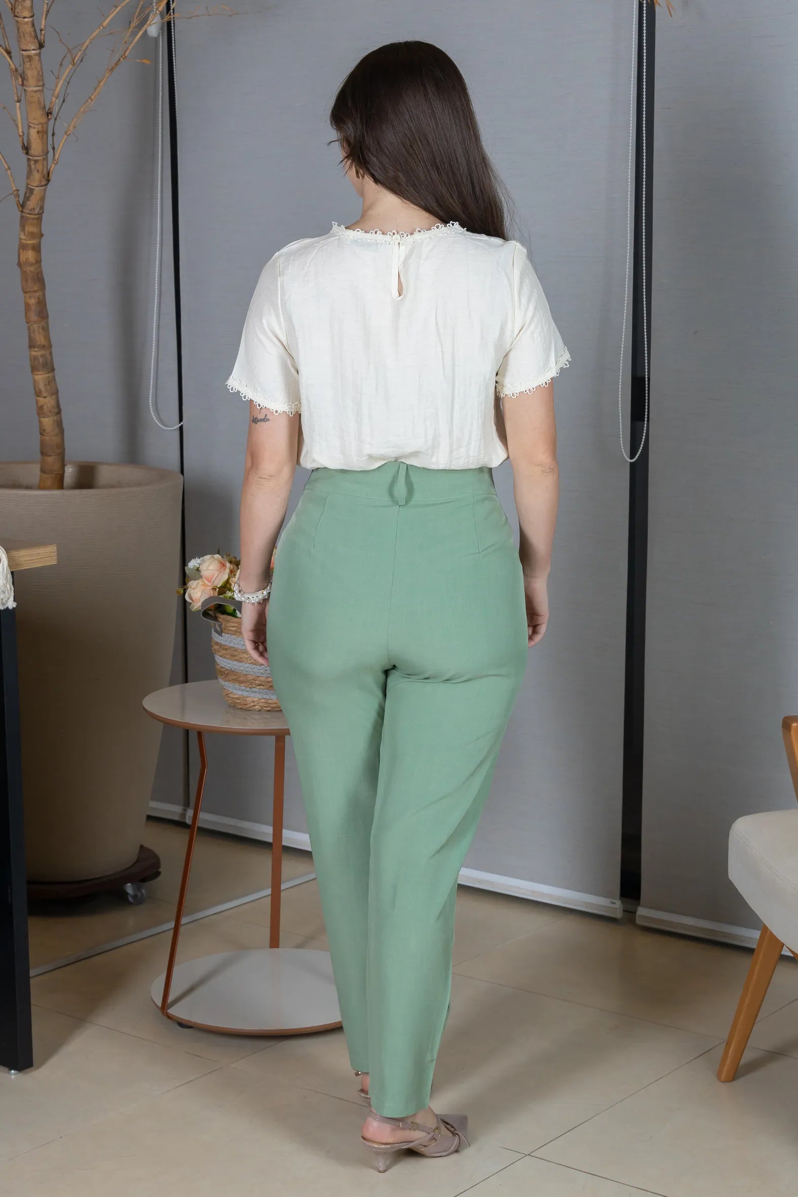 Blusa Manga Curta em Visco Eco Blend com Detalhes Bordados Leila Creme