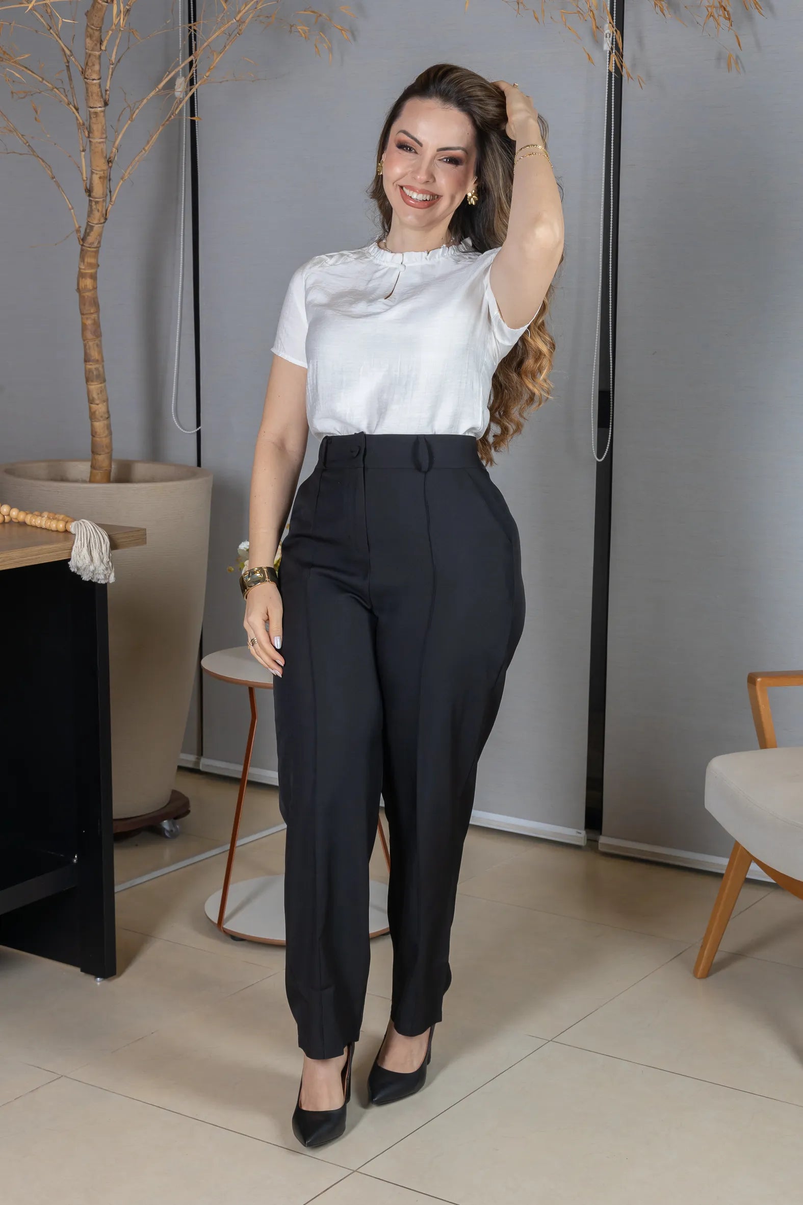 Blusa Manga Curta Crepe Comfort com Pregas e Botão no Colo Alice Branca