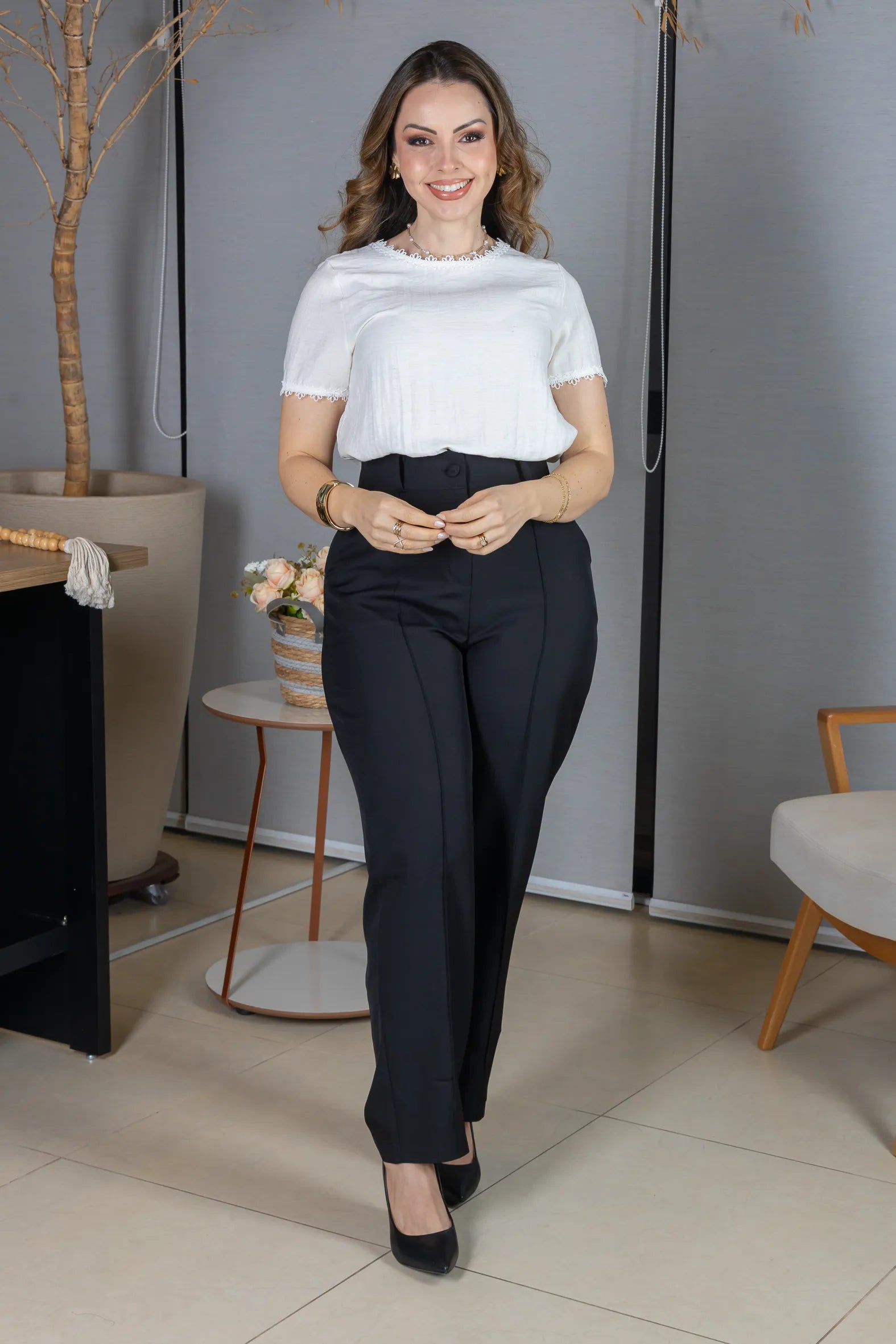 Blusa Manga Curta em Visco Eco Blend com Detalhes Bordados Leila Off White