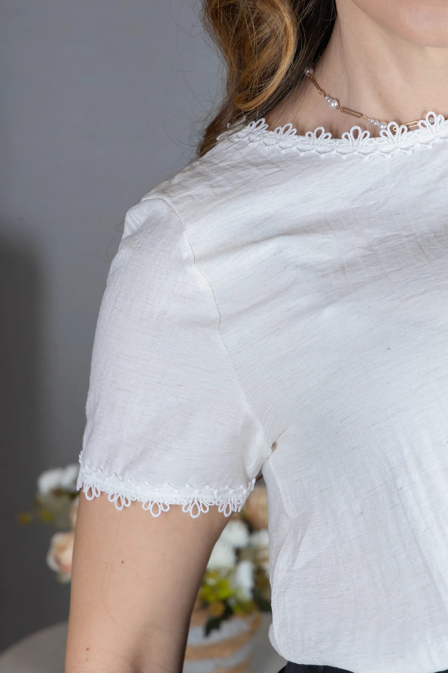 Blusa Manga Curta em Visco Eco Blend com Detalhes Bordados Leila Off White