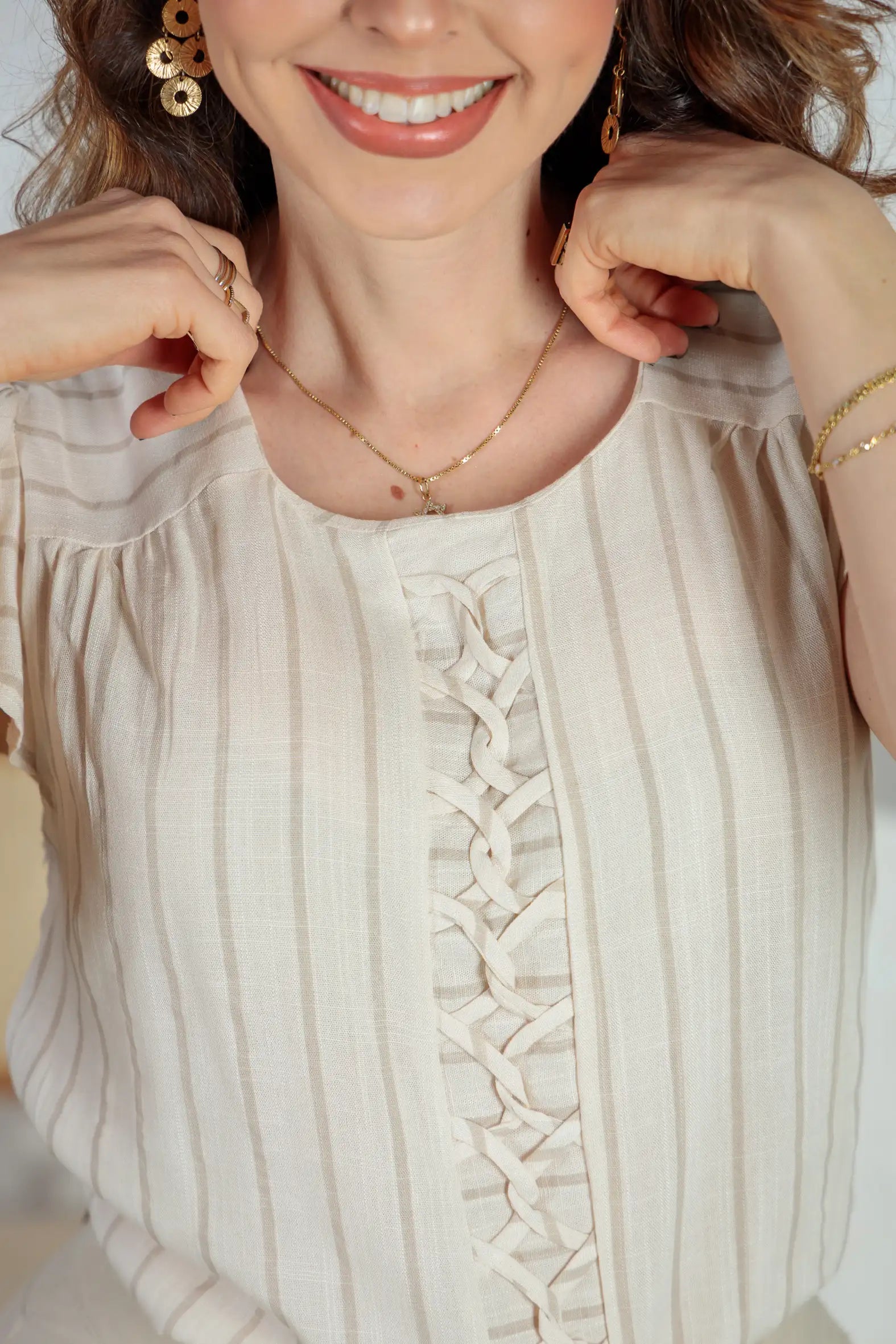 Blusa Babados Manga Detalhe Trançado Em Visco-linho Jenifer Bege