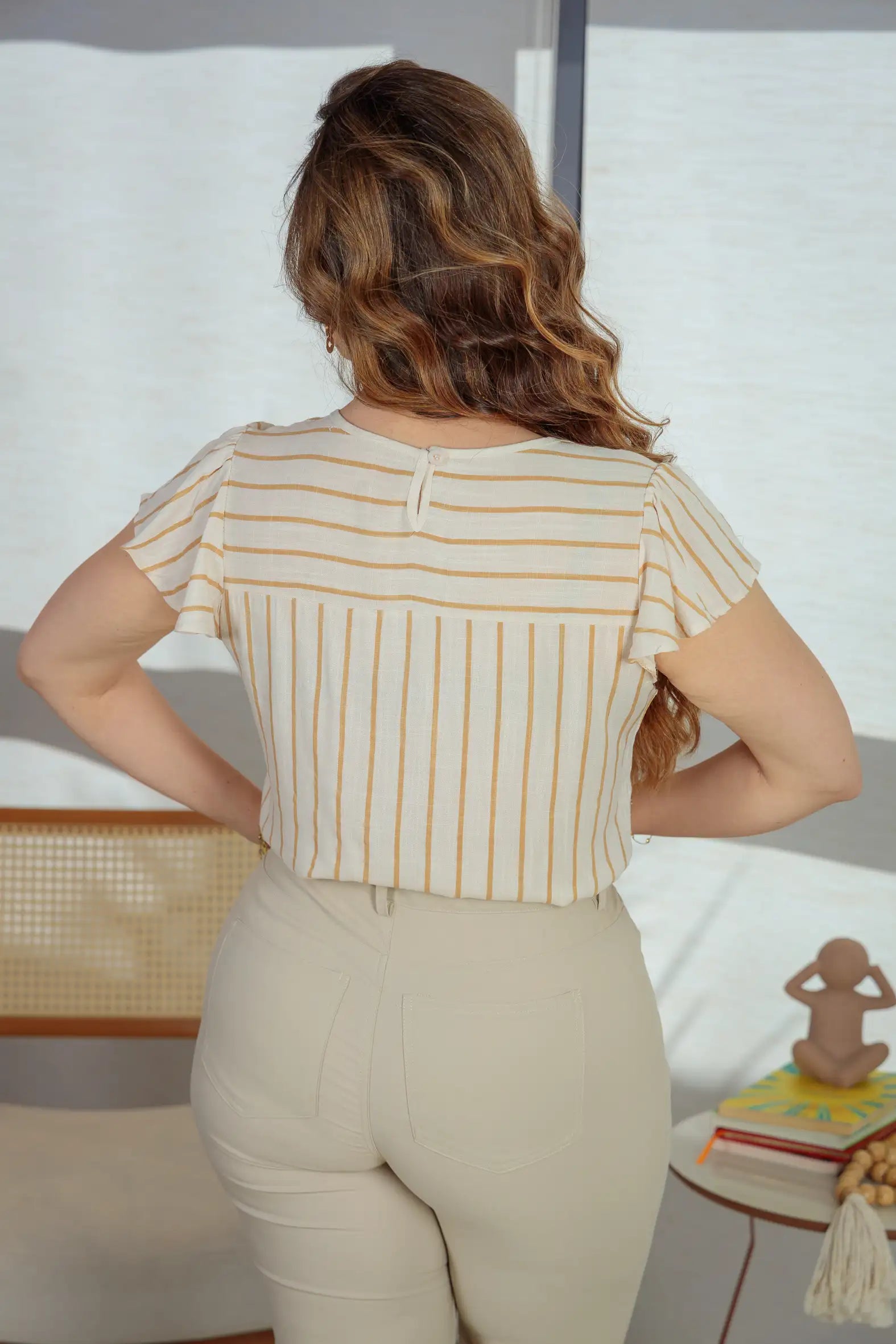 Blusa Babados Manga Detalhe Trançado Em Visco-linho Jenifer Marrom