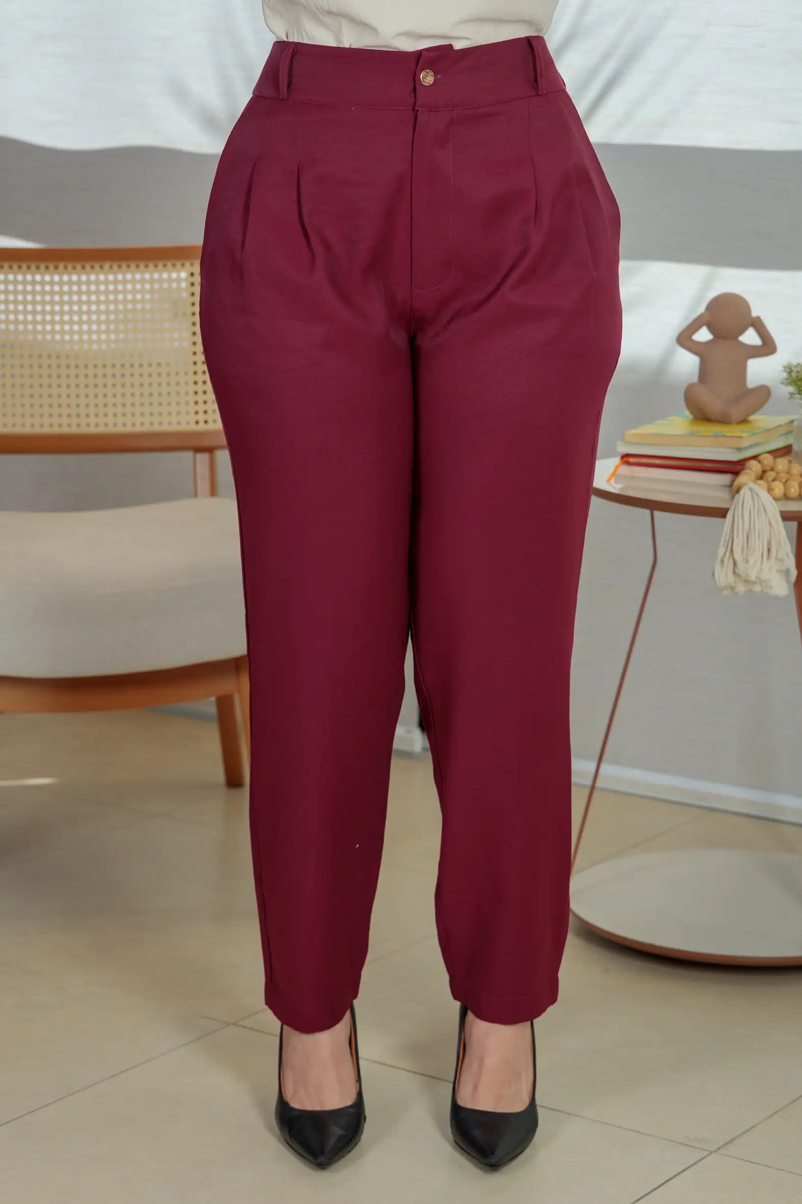 Calça Corte Reto Alfaiataria Serena Laísa Marsala