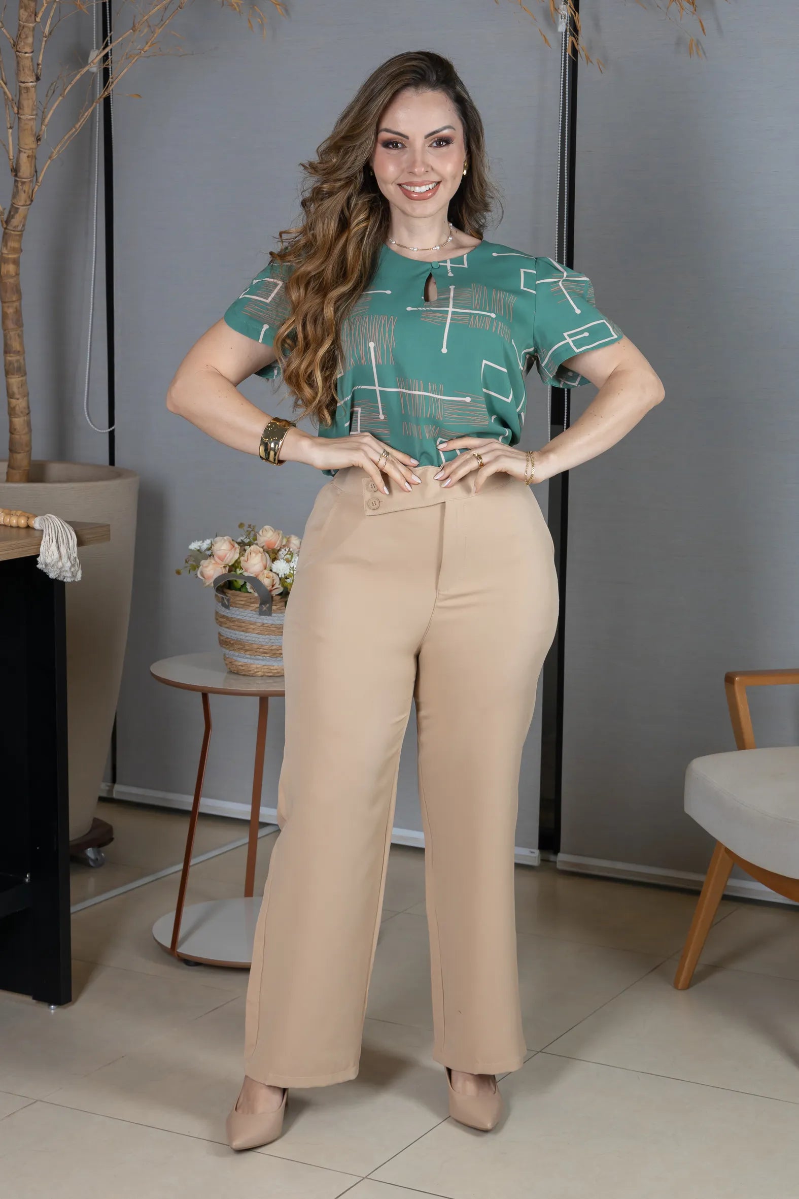 Blusa Manga Curta Colo Detalhe Botão Samara Estampada Verde