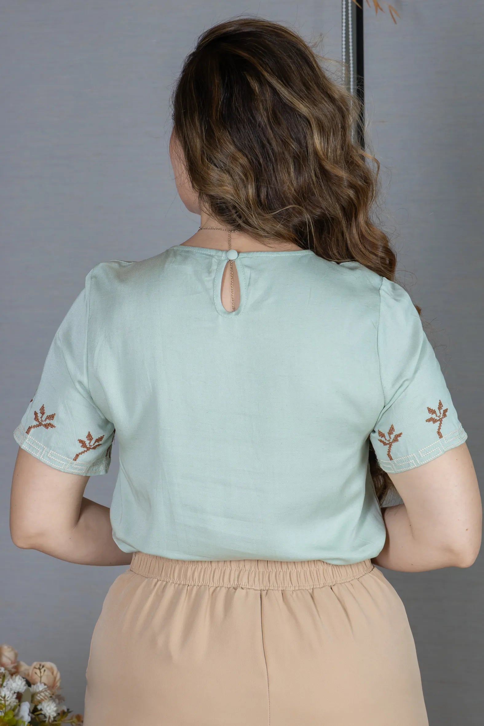 Blusa Manga Curta em Visco Mix com Detalhes Bordados Catarina Verde