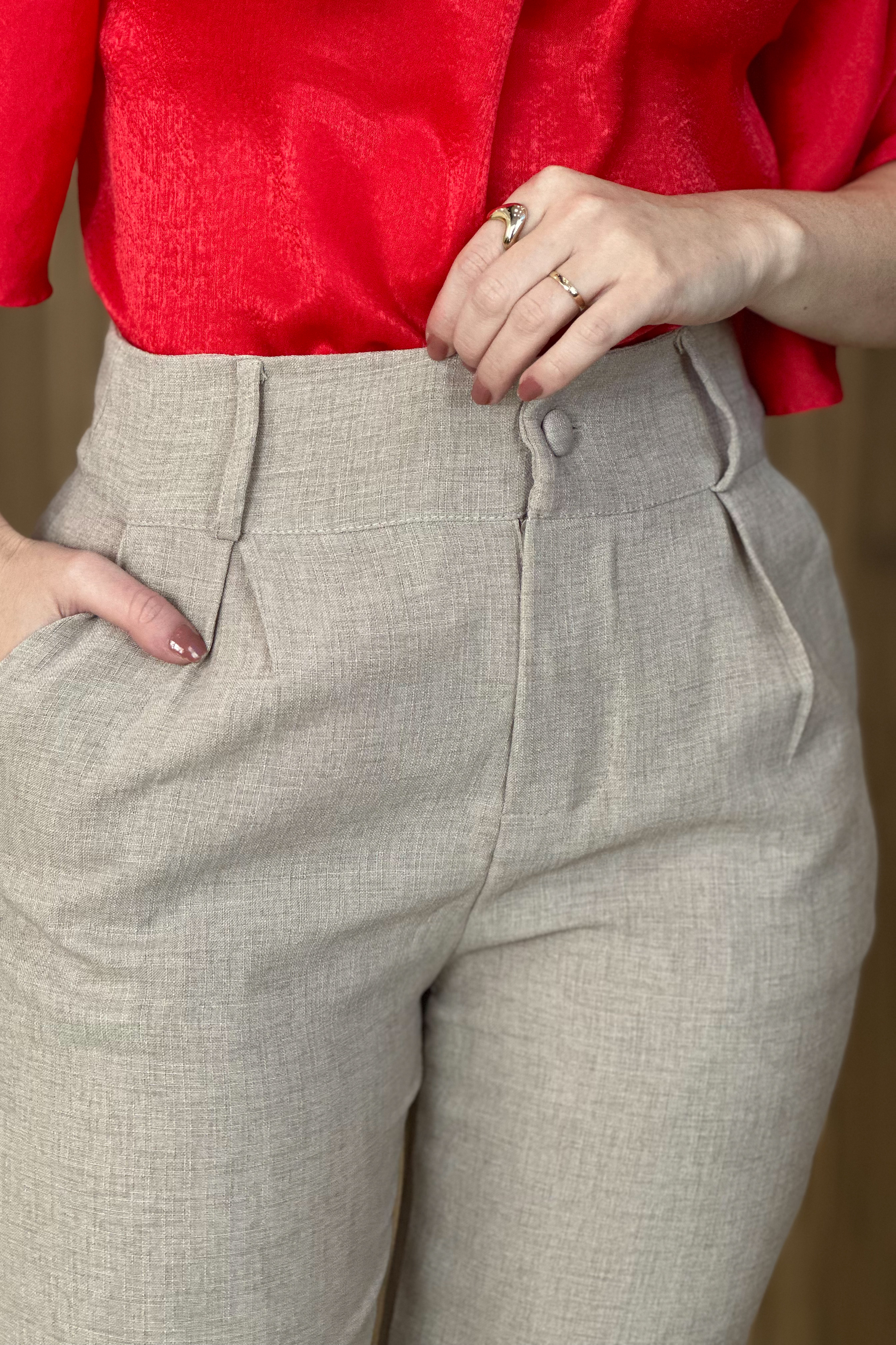 Calça Boyfriend Pregas Barra Luiza Bege