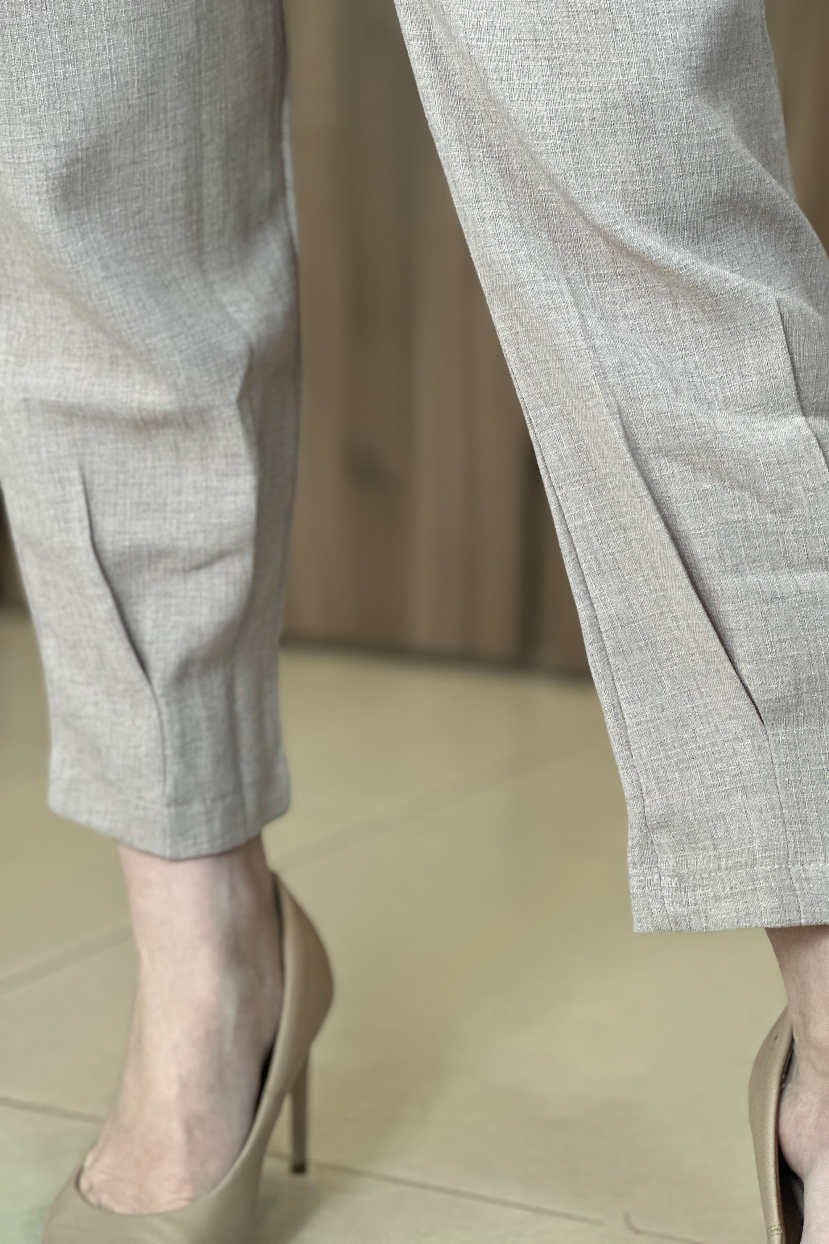 Calça Boyfriend Pregas Barra Luiza Bege