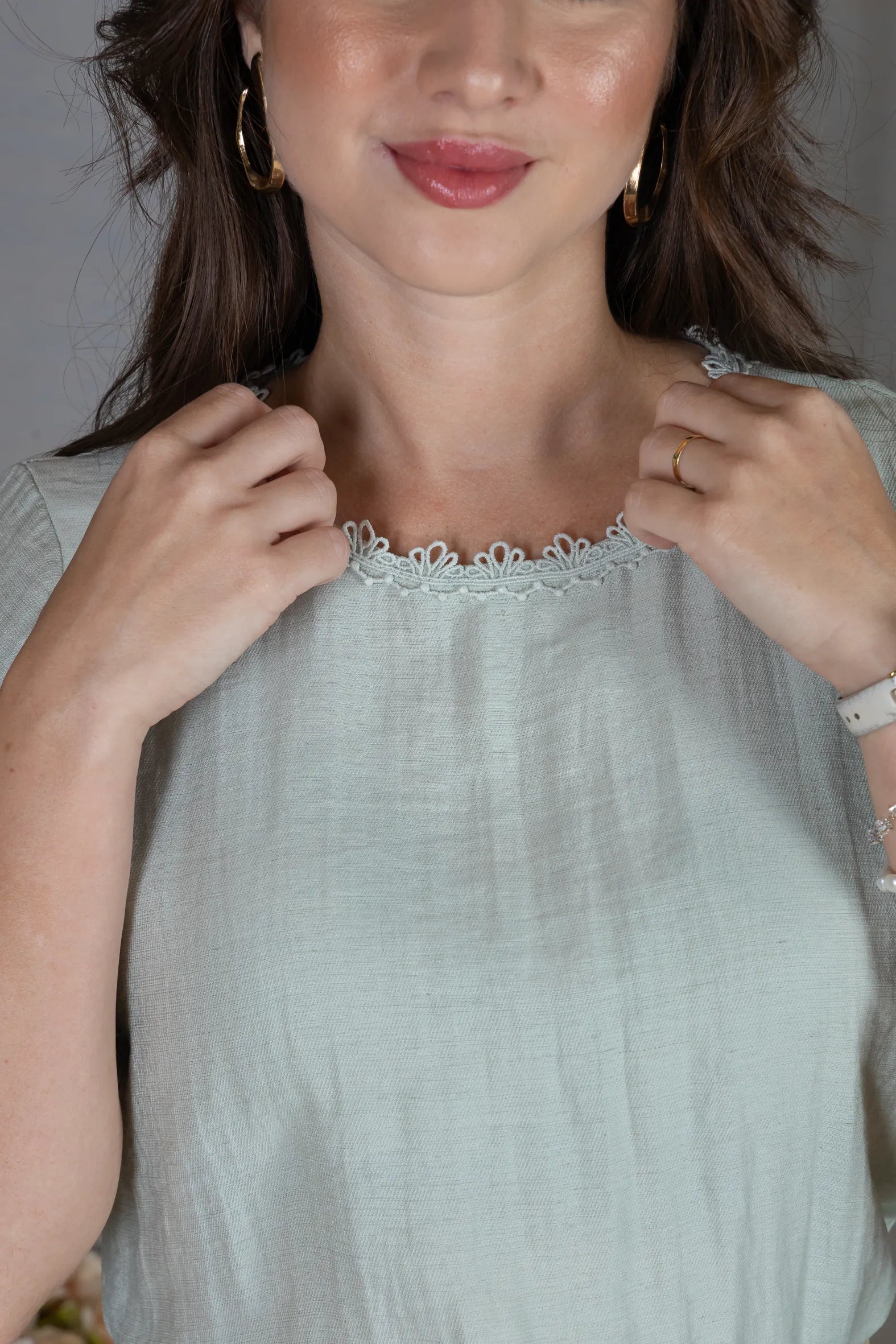 Blusa Manga Curta em Visco Eco Blend com Detalhes Bordados Leila Verde