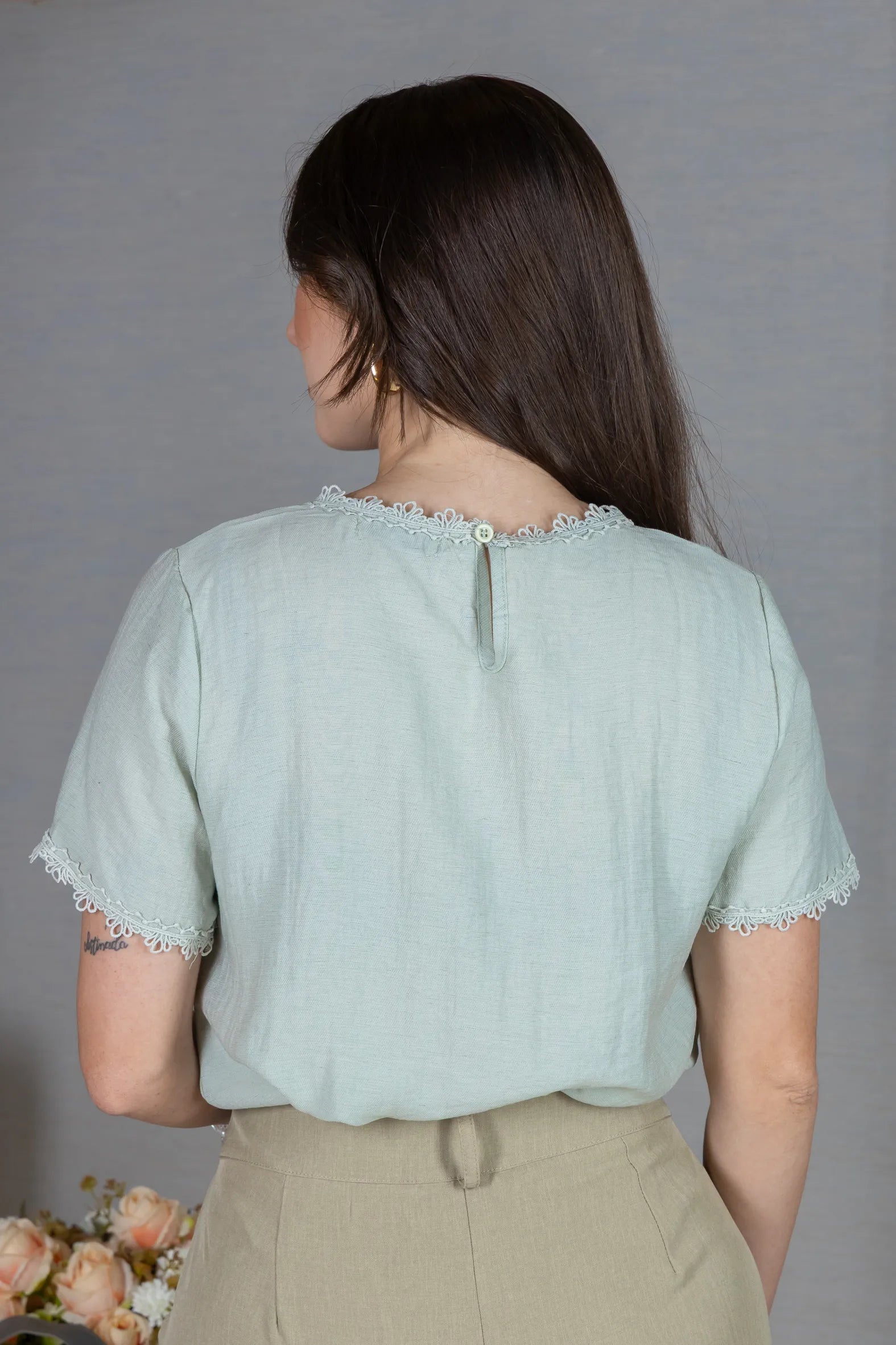 Blusa Manga Curta em Visco Eco Blend com Detalhes Bordados Leila Verde