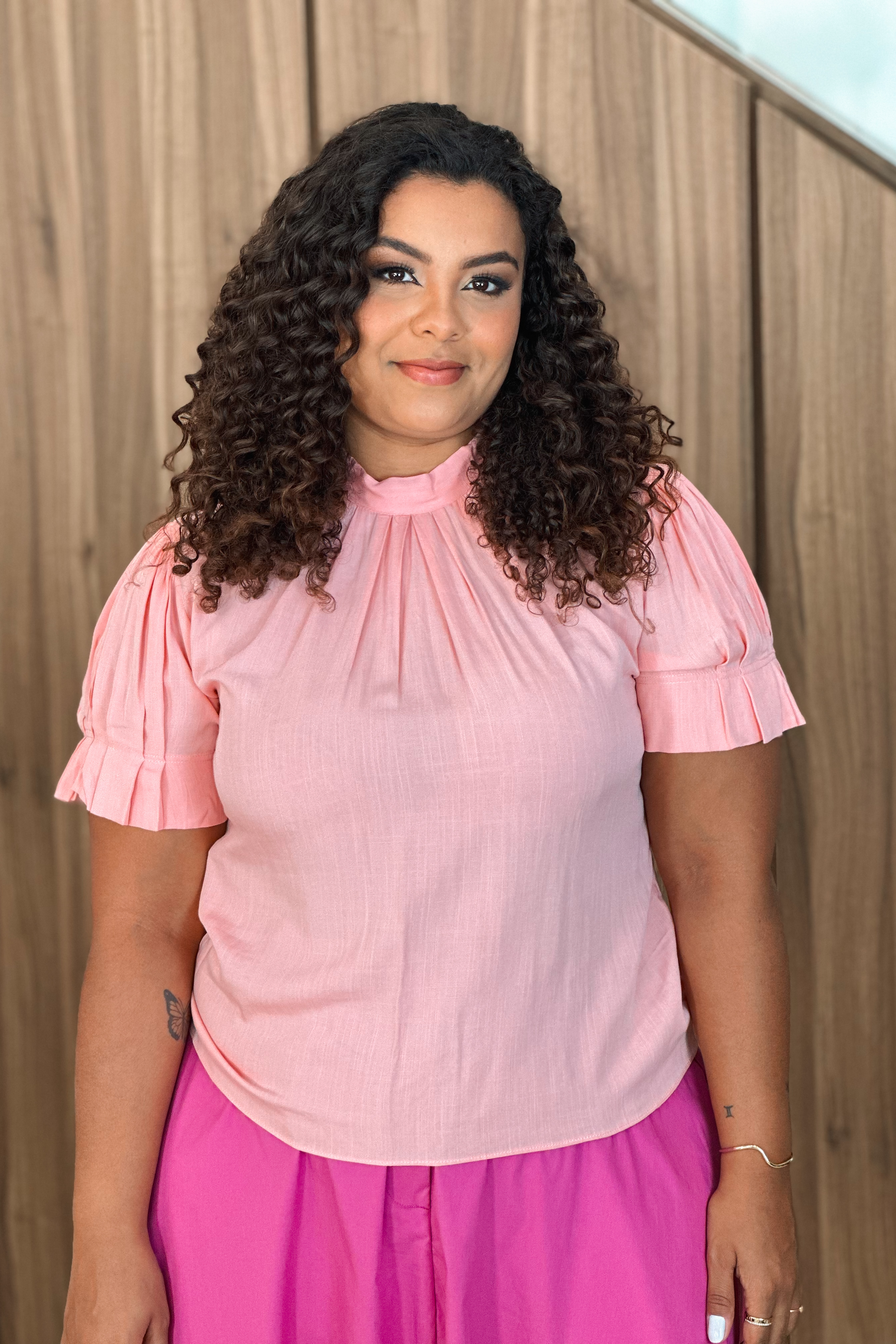 Blusa Manga Curta Plissada Viscose Juliana Rosa Claro