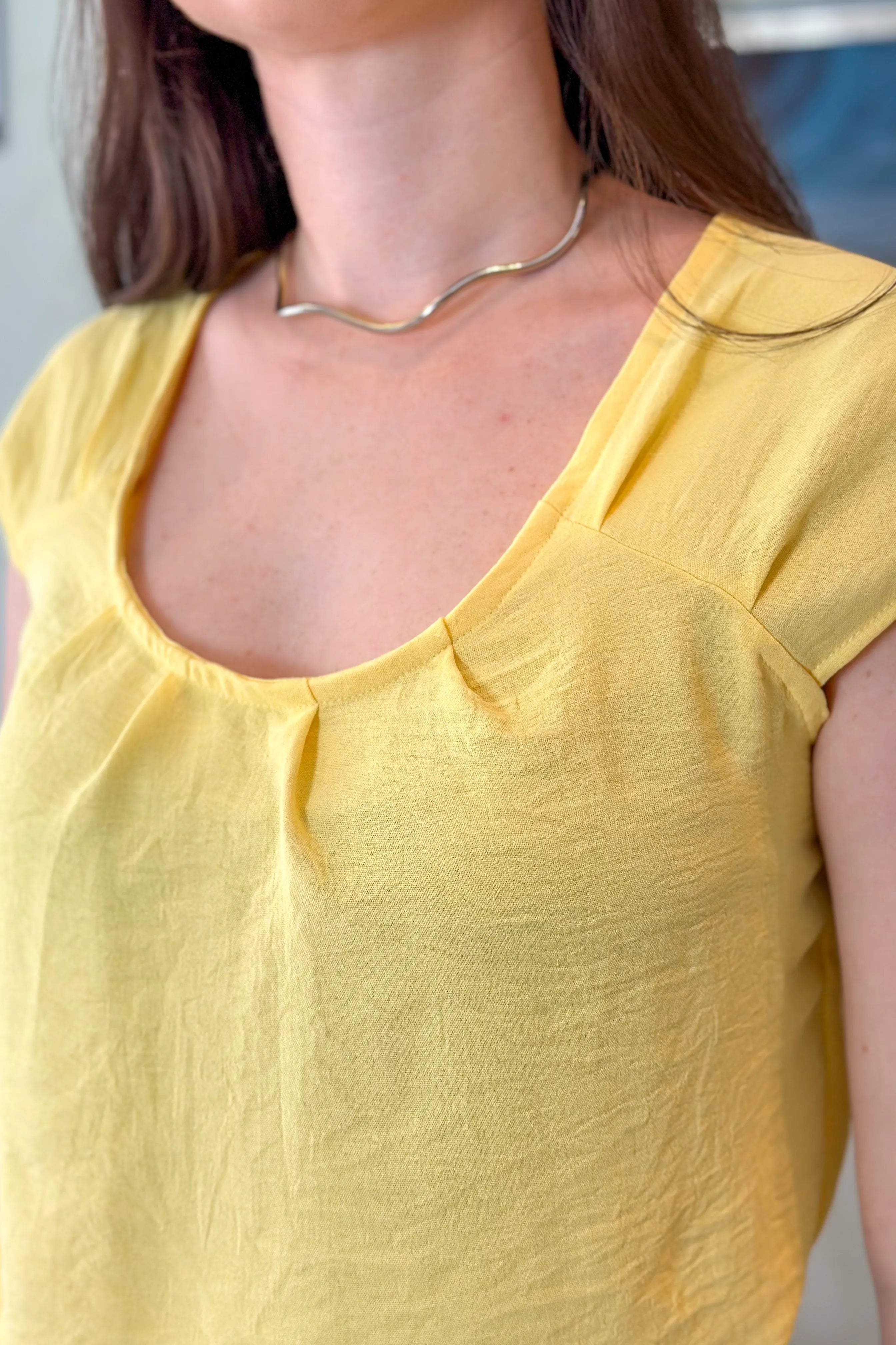 Blusa Manga Curta Plissado Ombro Vera Amarela